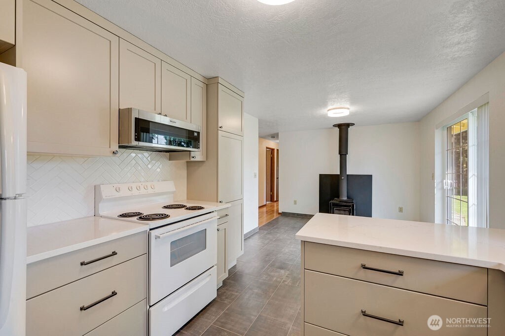 90 Kem Street , Port Hadlock, WA 98339