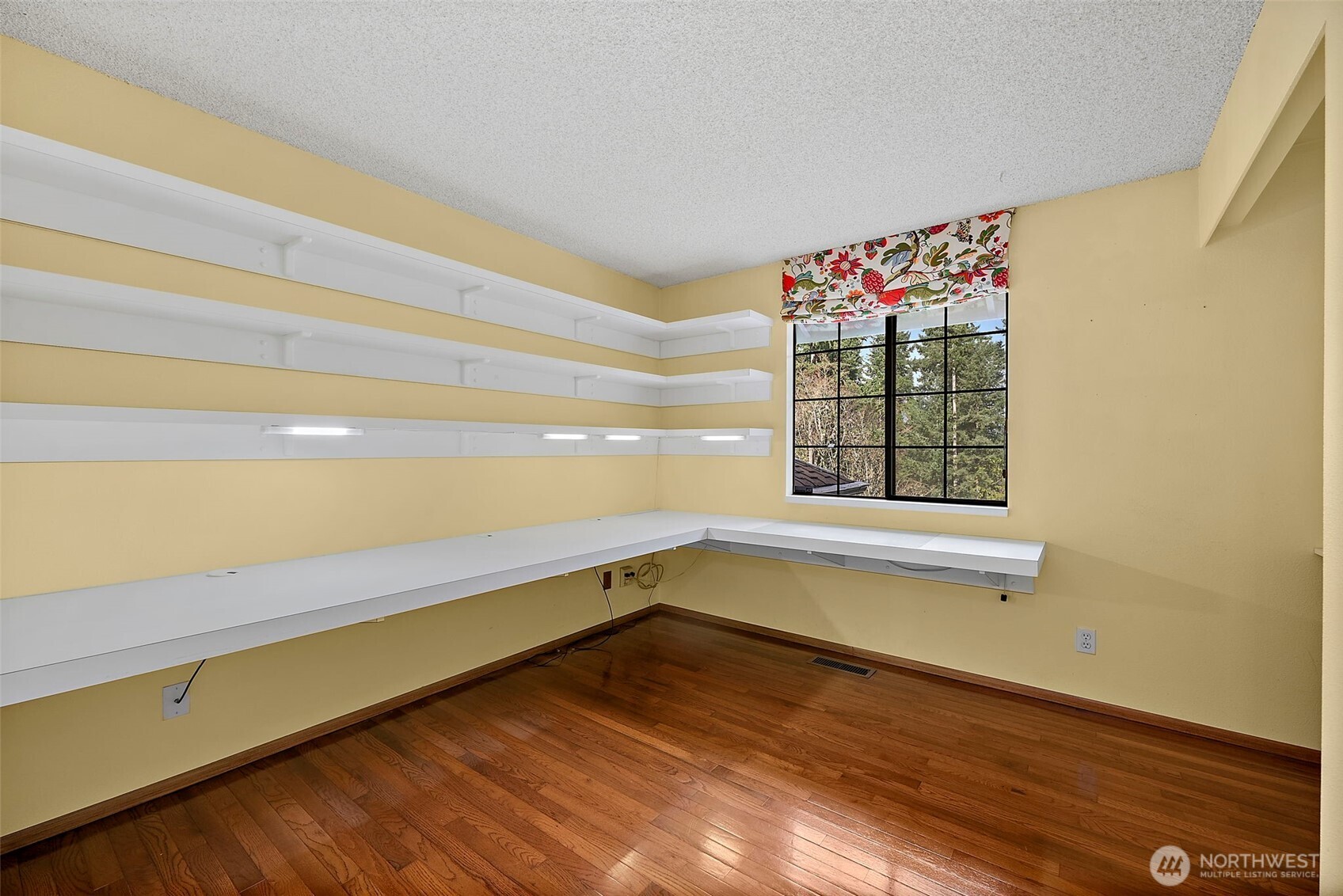 7861 University Point Circle NE, Bremerton, WA 98311