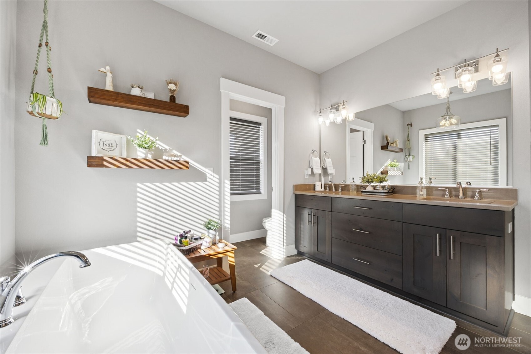 155 Mountain Crest Lane , Eatonville, WA 98328