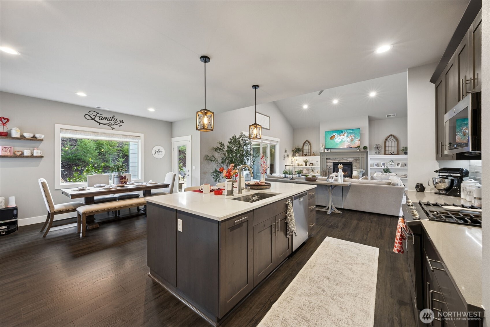 155 Mountain Crest Lane , Eatonville, WA 98328