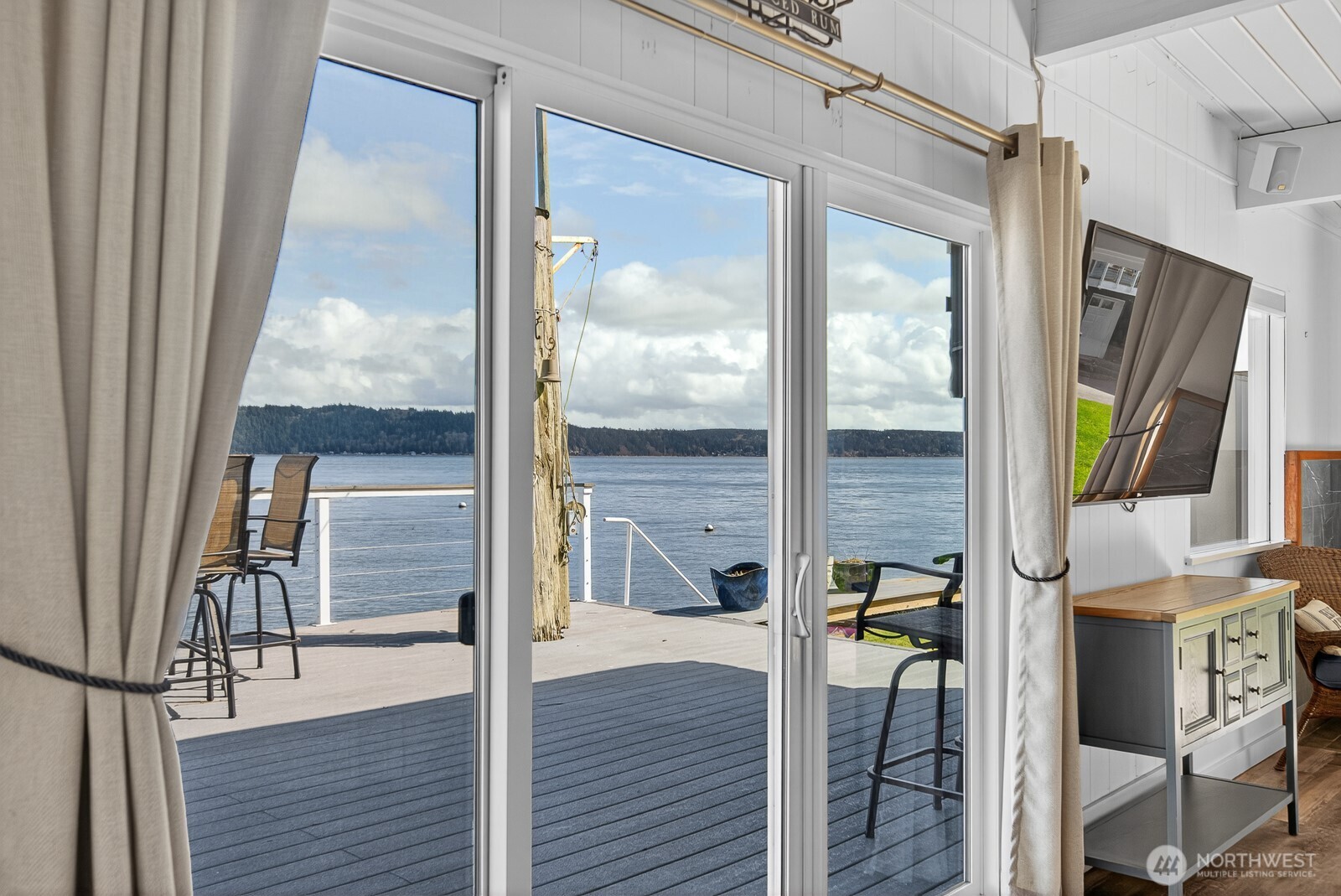3187 Shoreline Drive , Camano Island, WA 98282