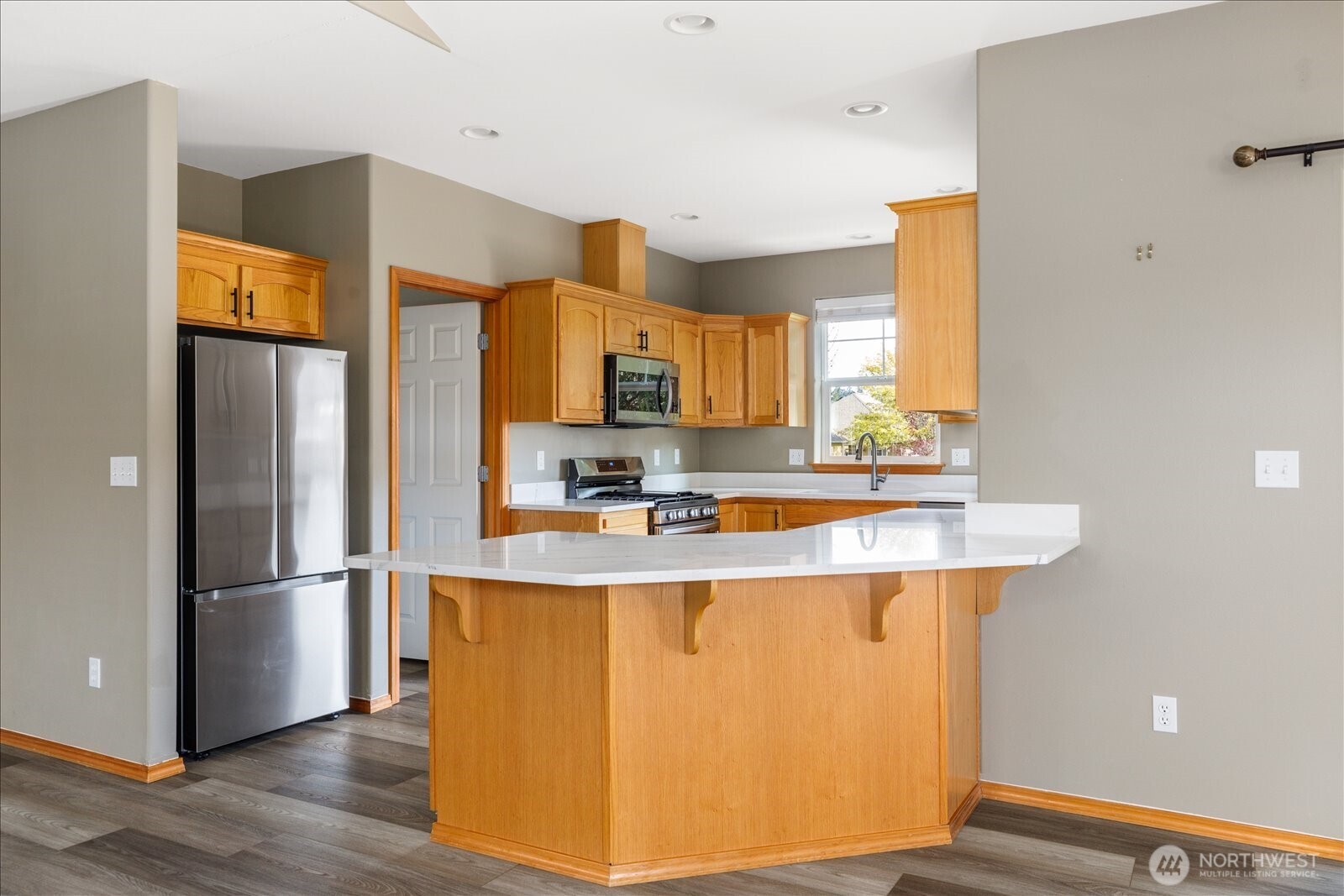 1611 SW Vanguard Street , Oak Harbor, WA 98277