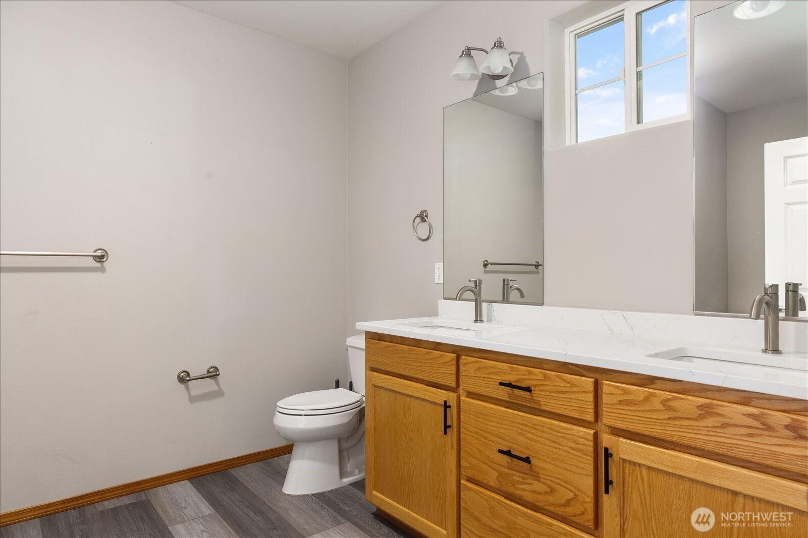 1611 SW Vanguard Street , Oak Harbor, WA 98277