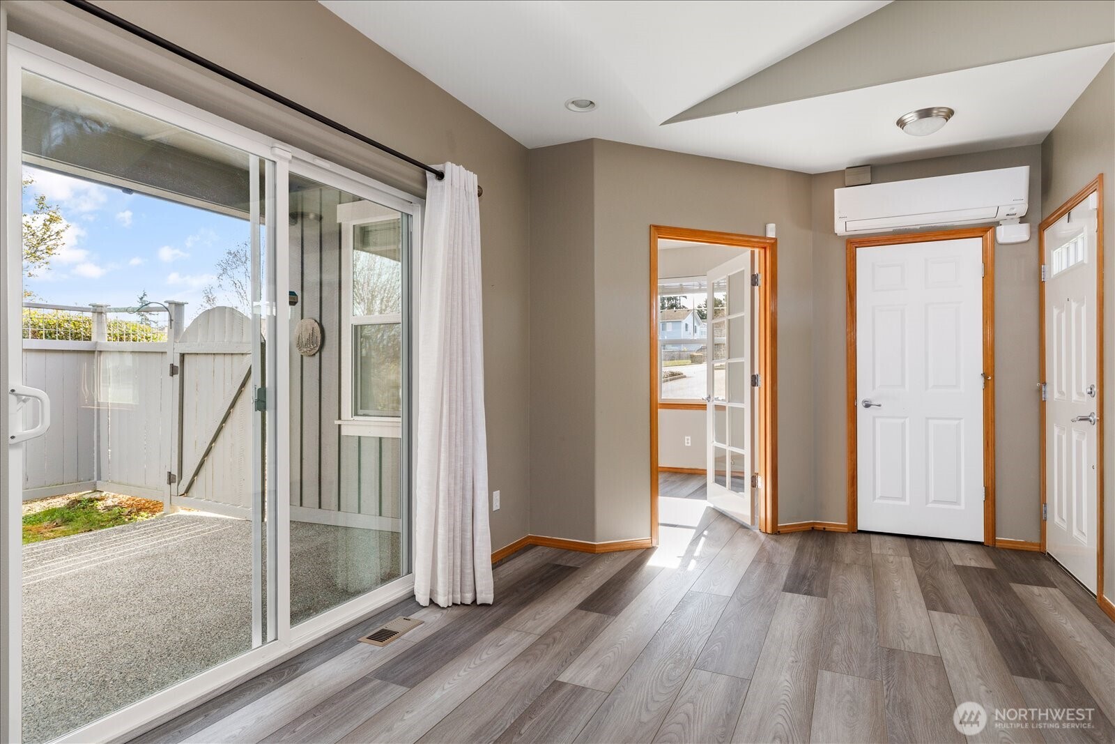 1611 SW Vanguard Street , Oak Harbor, WA 98277