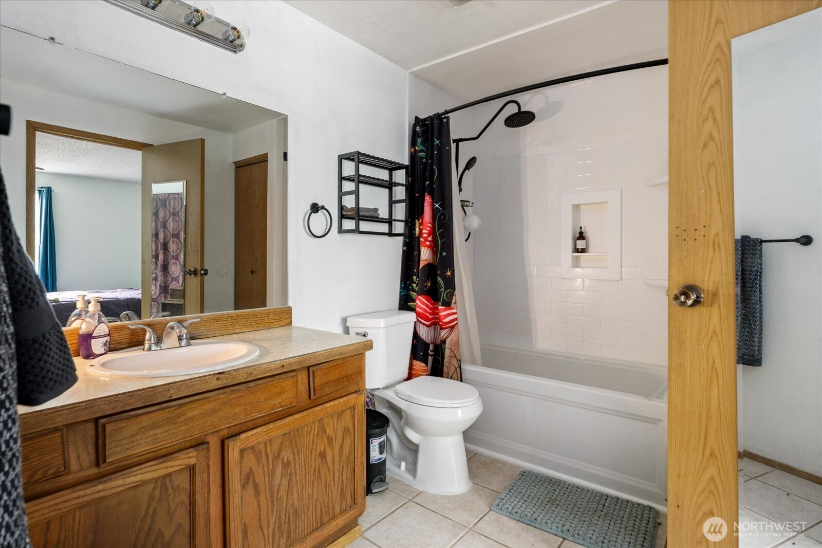 690 NW Atalanta Way #B1, Oak Harbor, WA 98277