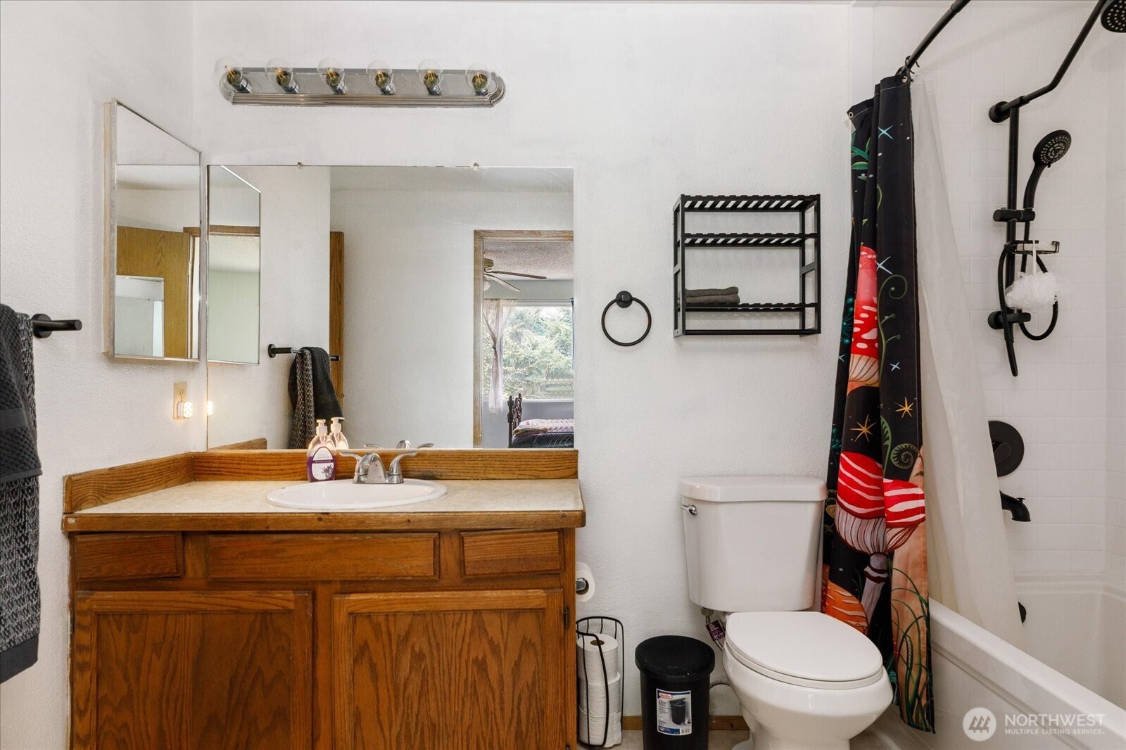 690 NW Atalanta Way #B1, Oak Harbor, WA 98277