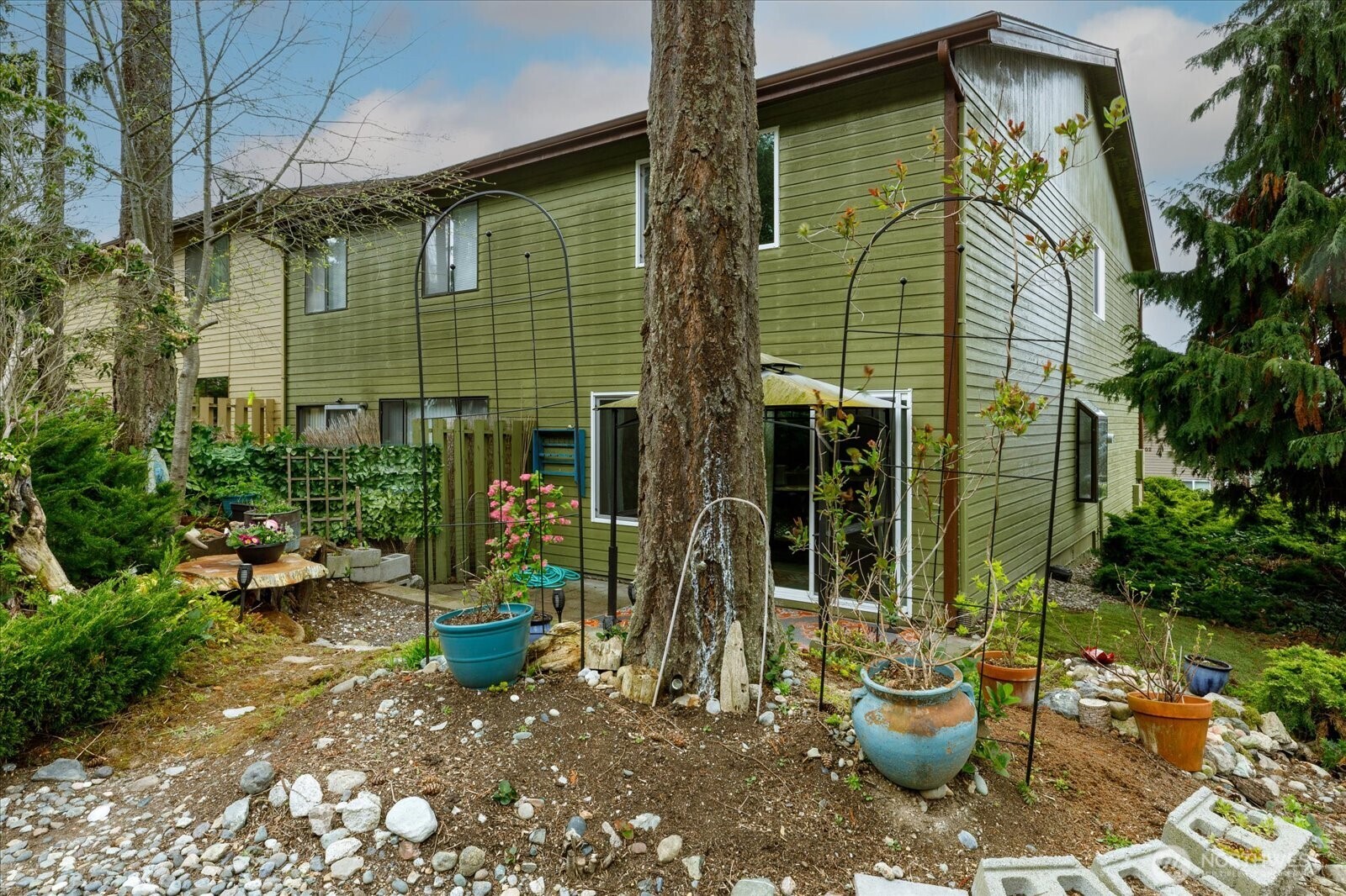 690 NW Atalanta Way #B1, Oak Harbor, WA 98277