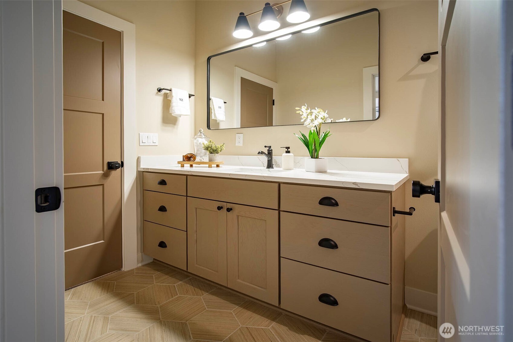 434 20th Ave , Kirkland, WA 98033