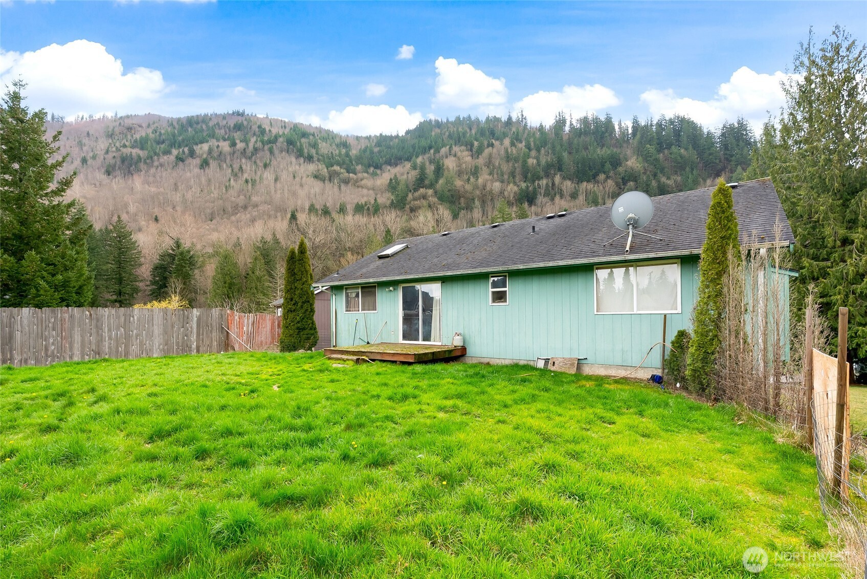 2951 Green Valley Drive , Maple Falls, WA 98266