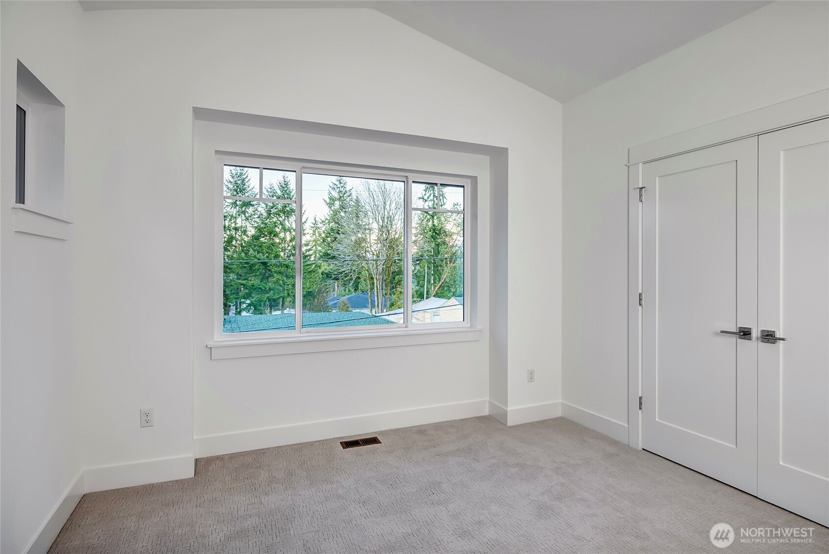 15033 SE 44th Street , Bellevue, WA 98006