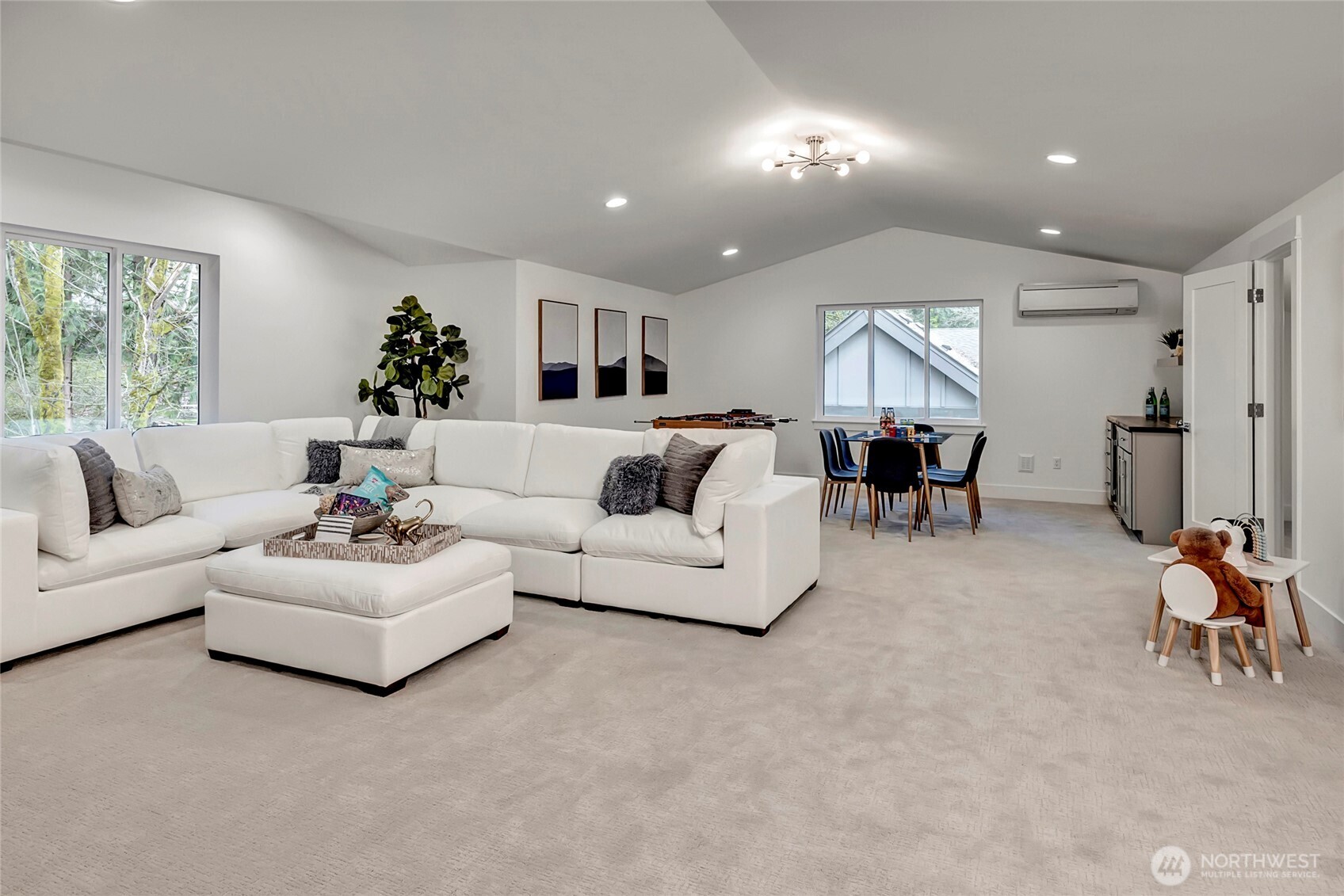 15033 SE 44th Street , Bellevue, WA 98006