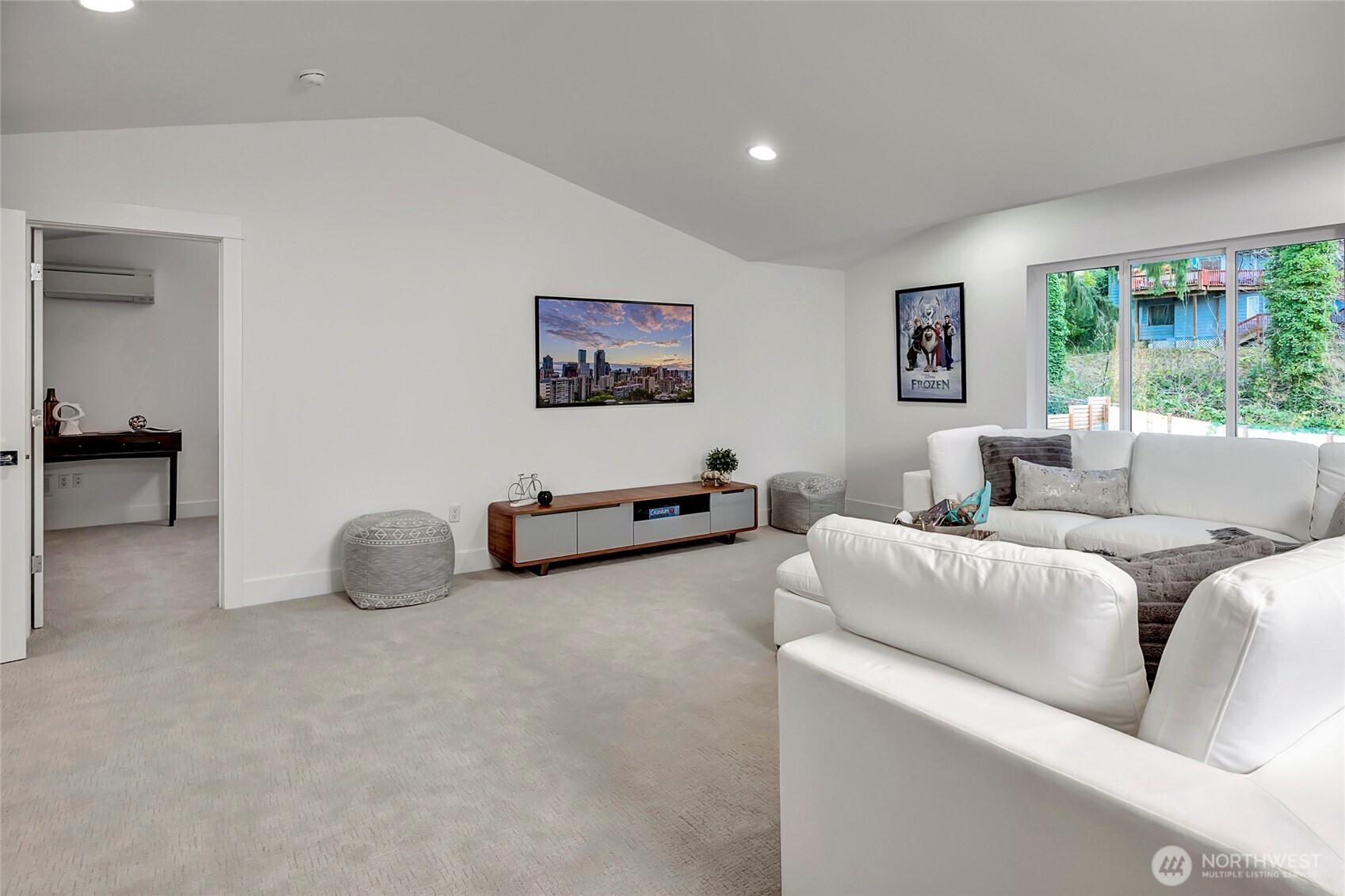 15033 SE 44th Street , Bellevue, WA 98006