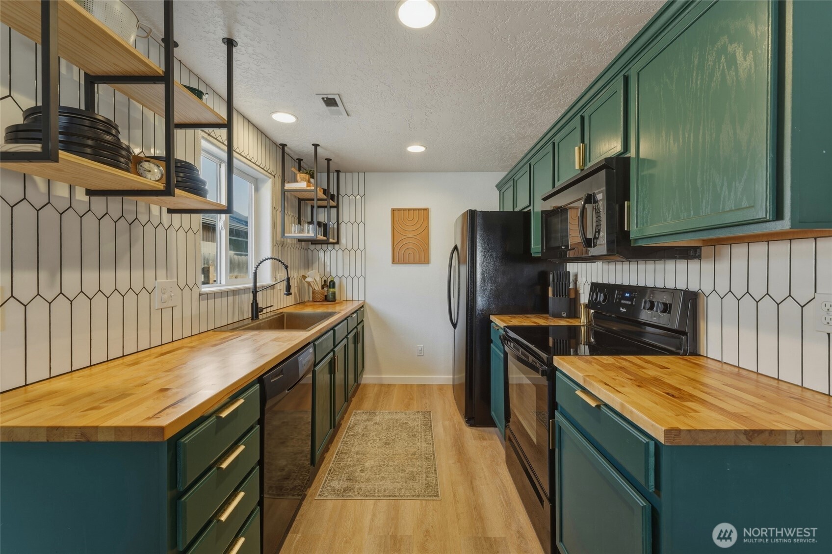 1203 SW Carver Street , College Place, WA 99324