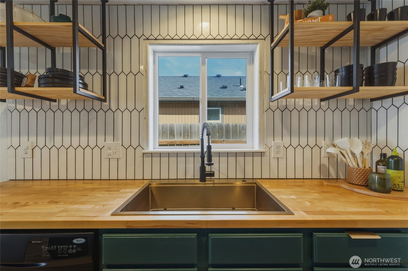 1203 SW Carver Street , College Place, WA 99324