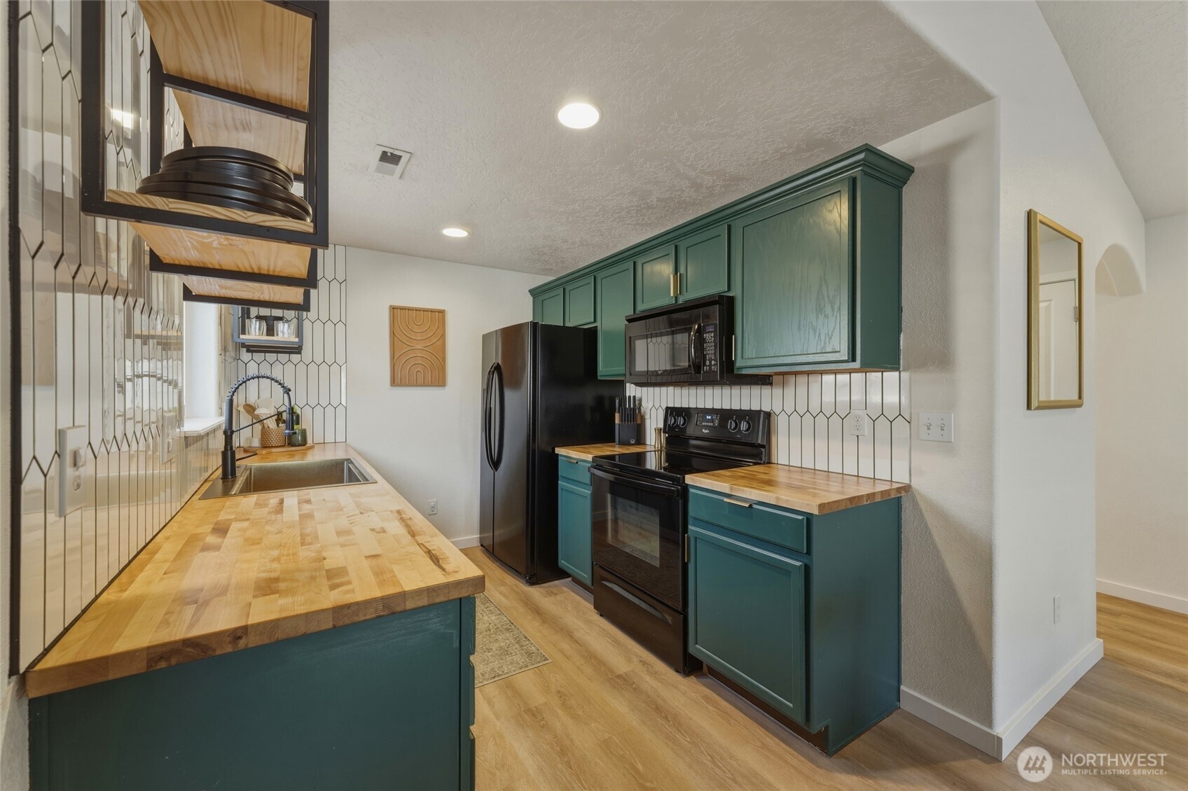 1203 SW Carver Street , College Place, WA 99324