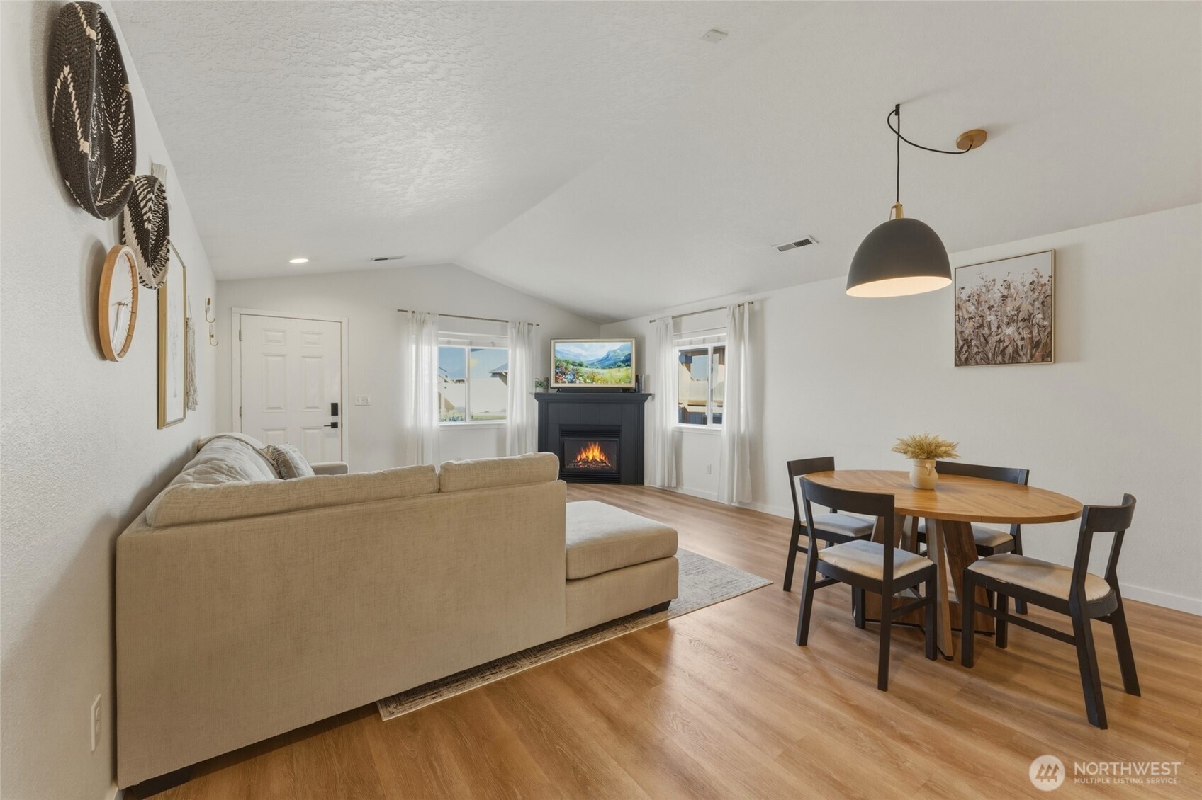 1203 SW Carver Street , College Place, WA 99324