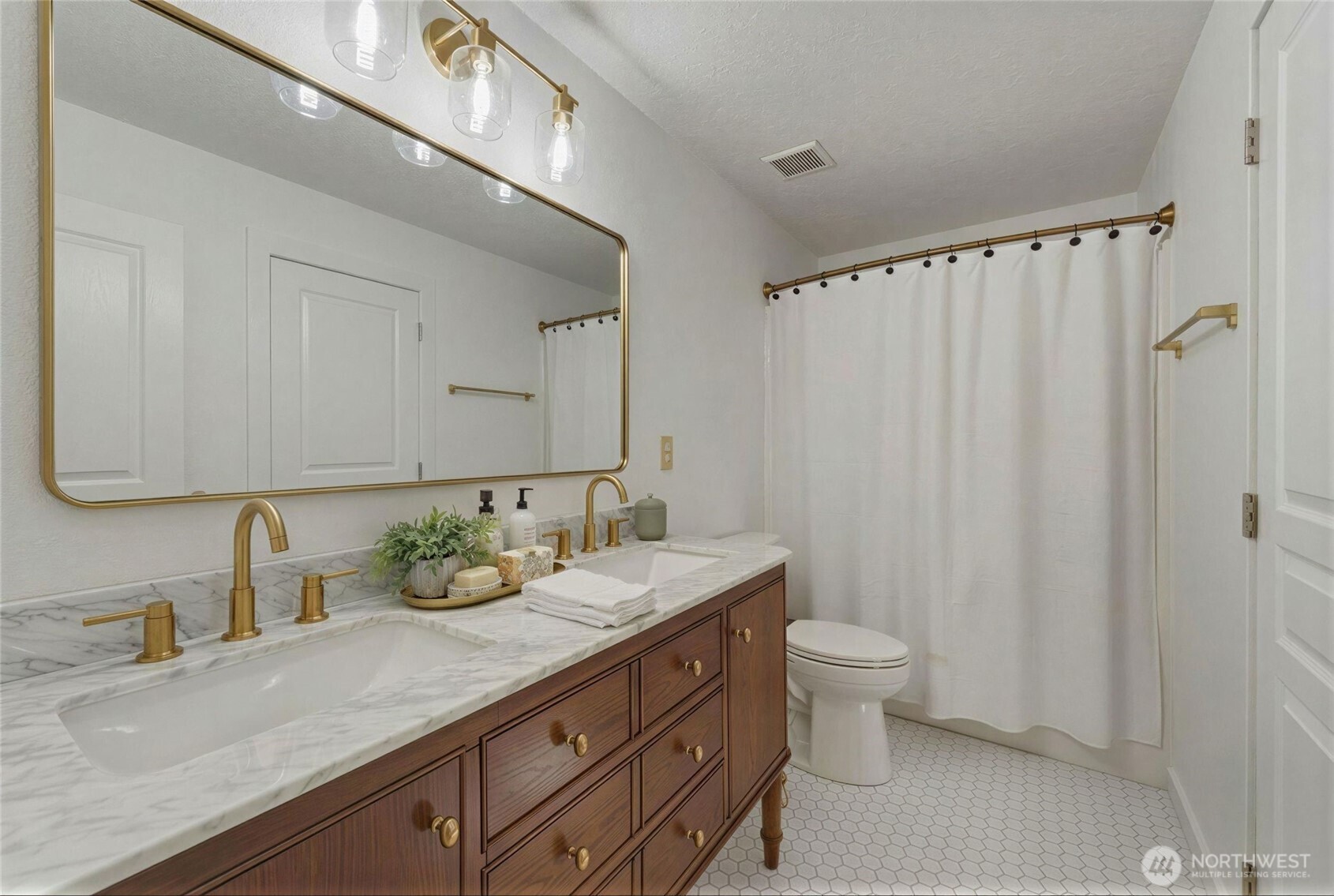 1203 SW Carver Street , College Place, WA 99324