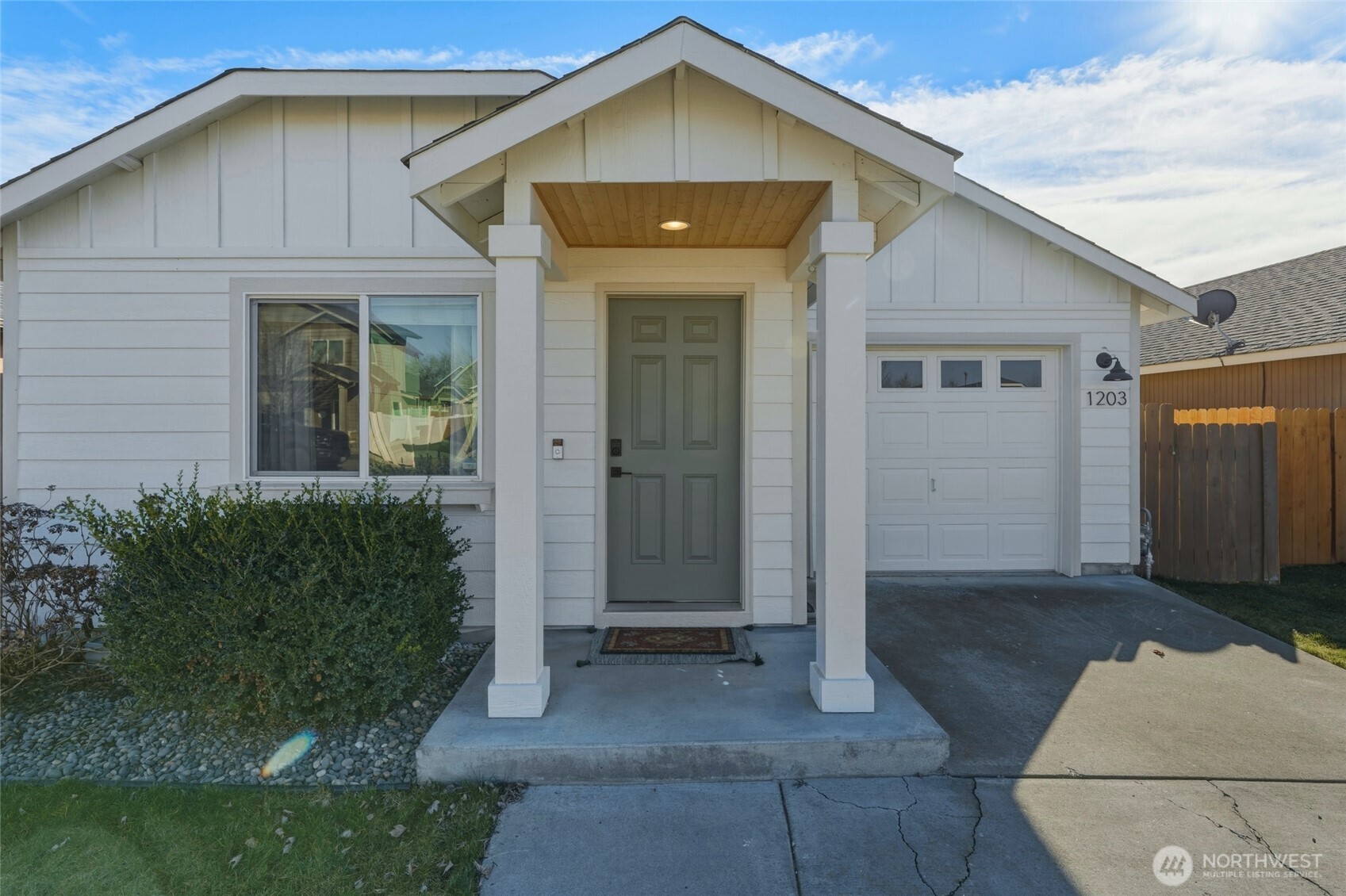 1203 SW Carver Street , College Place, WA 99324