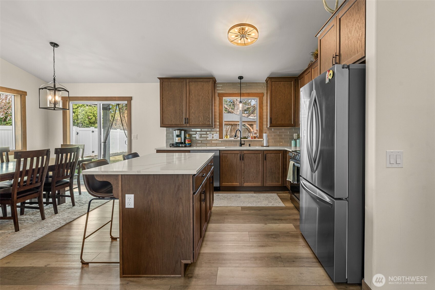 1989 4th St SE , East Wenatchee, WA 98802