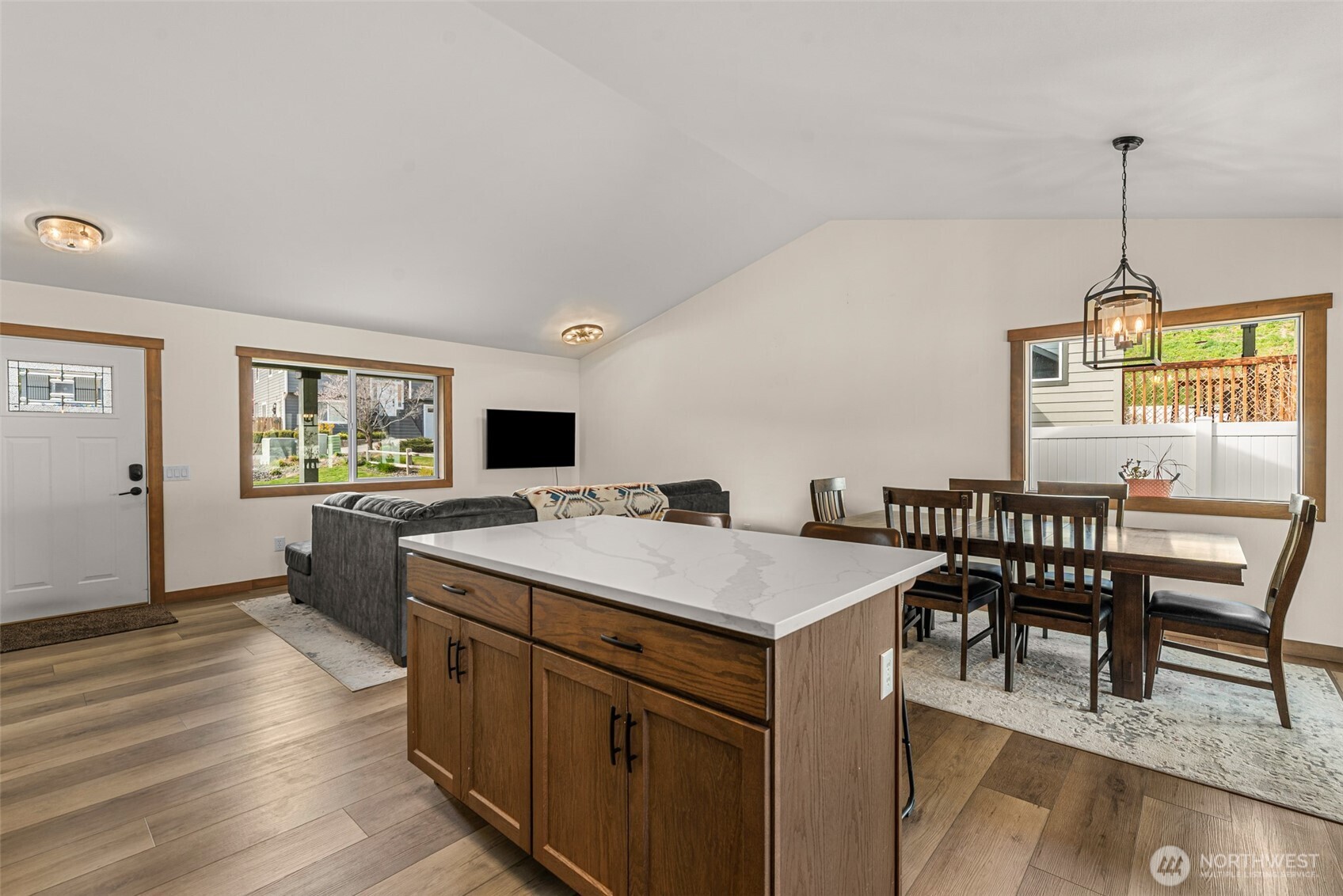 1989 4th St SE , East Wenatchee, WA 98802