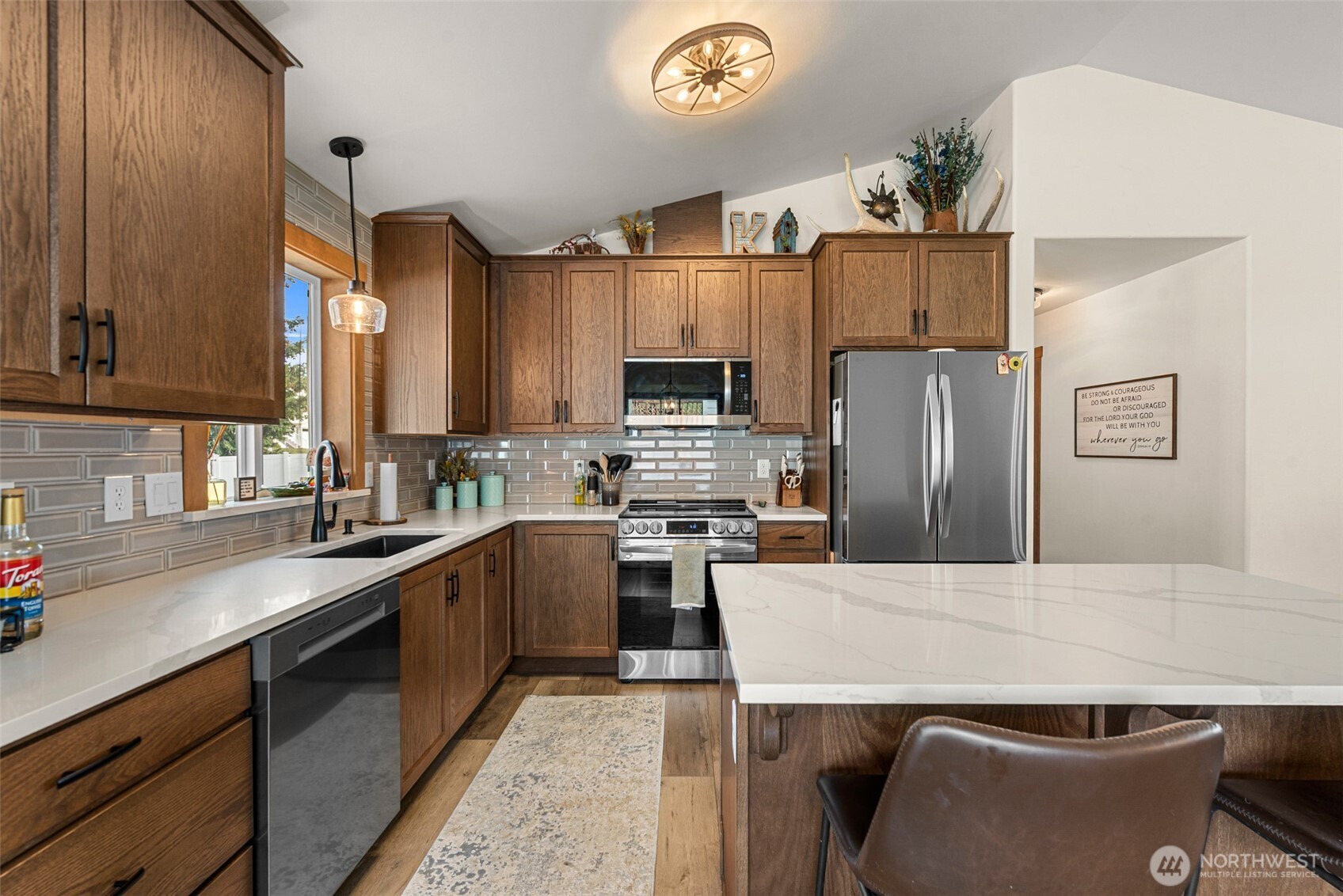 1989 4th St SE , East Wenatchee, WA 98802