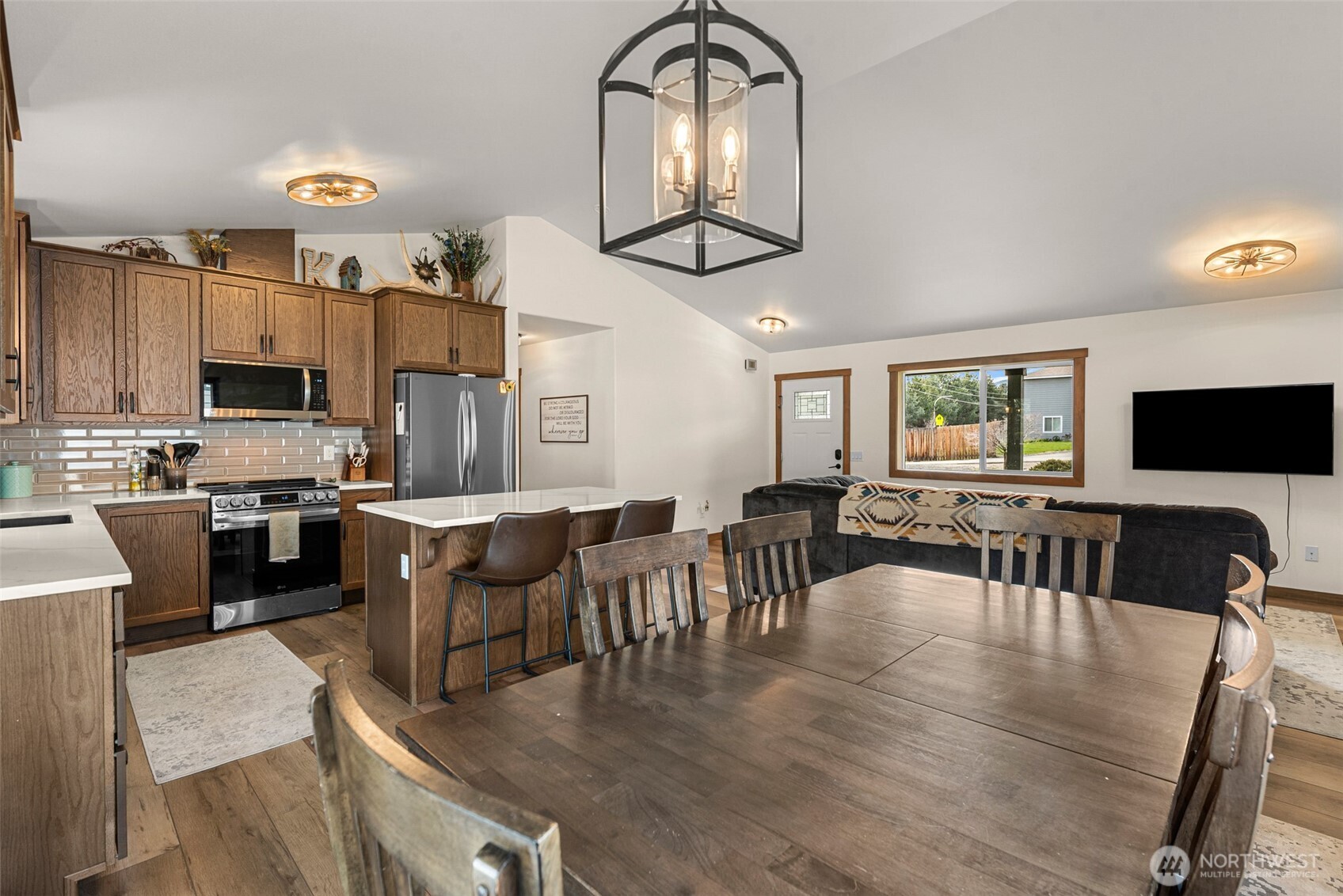 1989 4th St SE , East Wenatchee, WA 98802