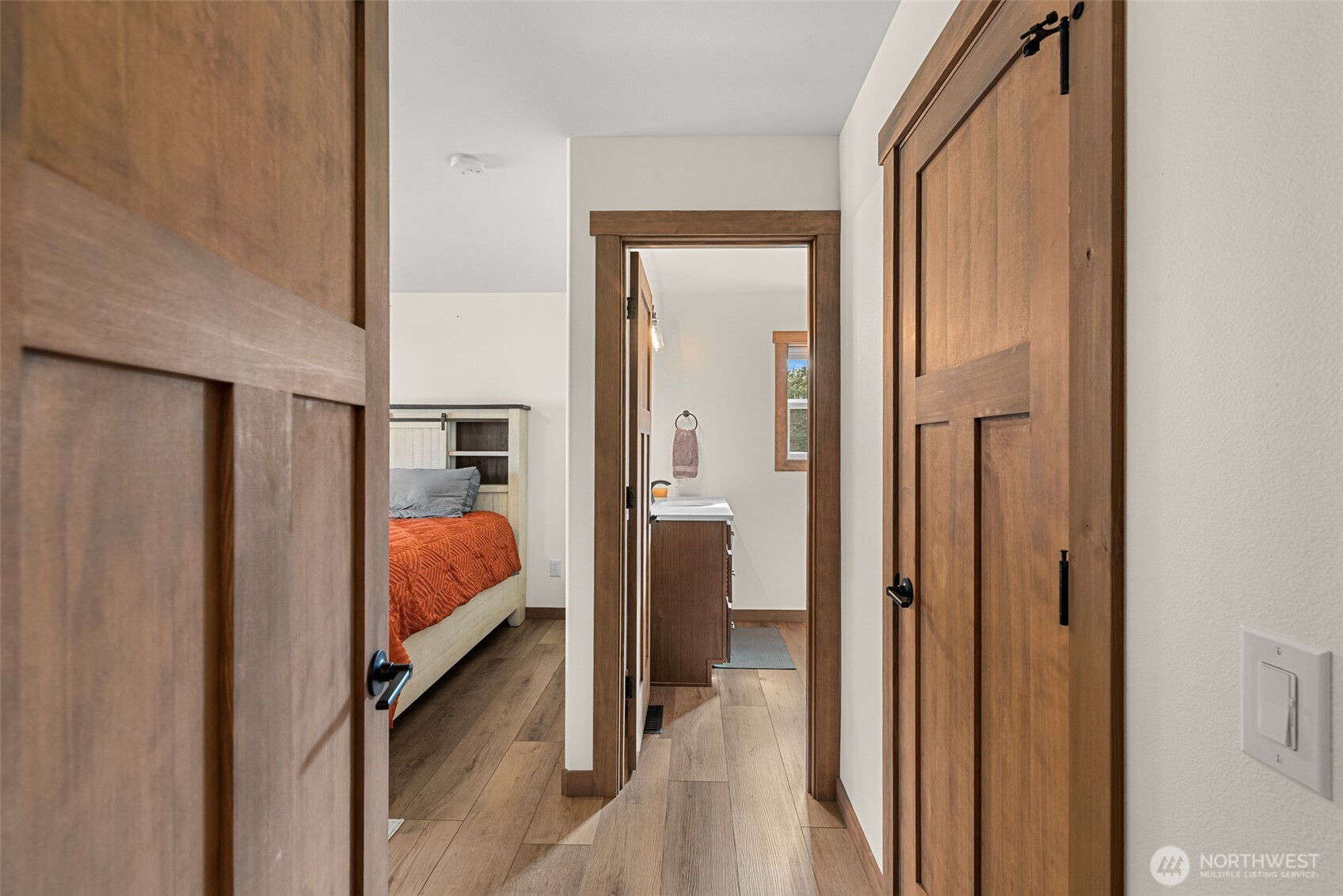 1989 4th St SE , East Wenatchee, WA 98802