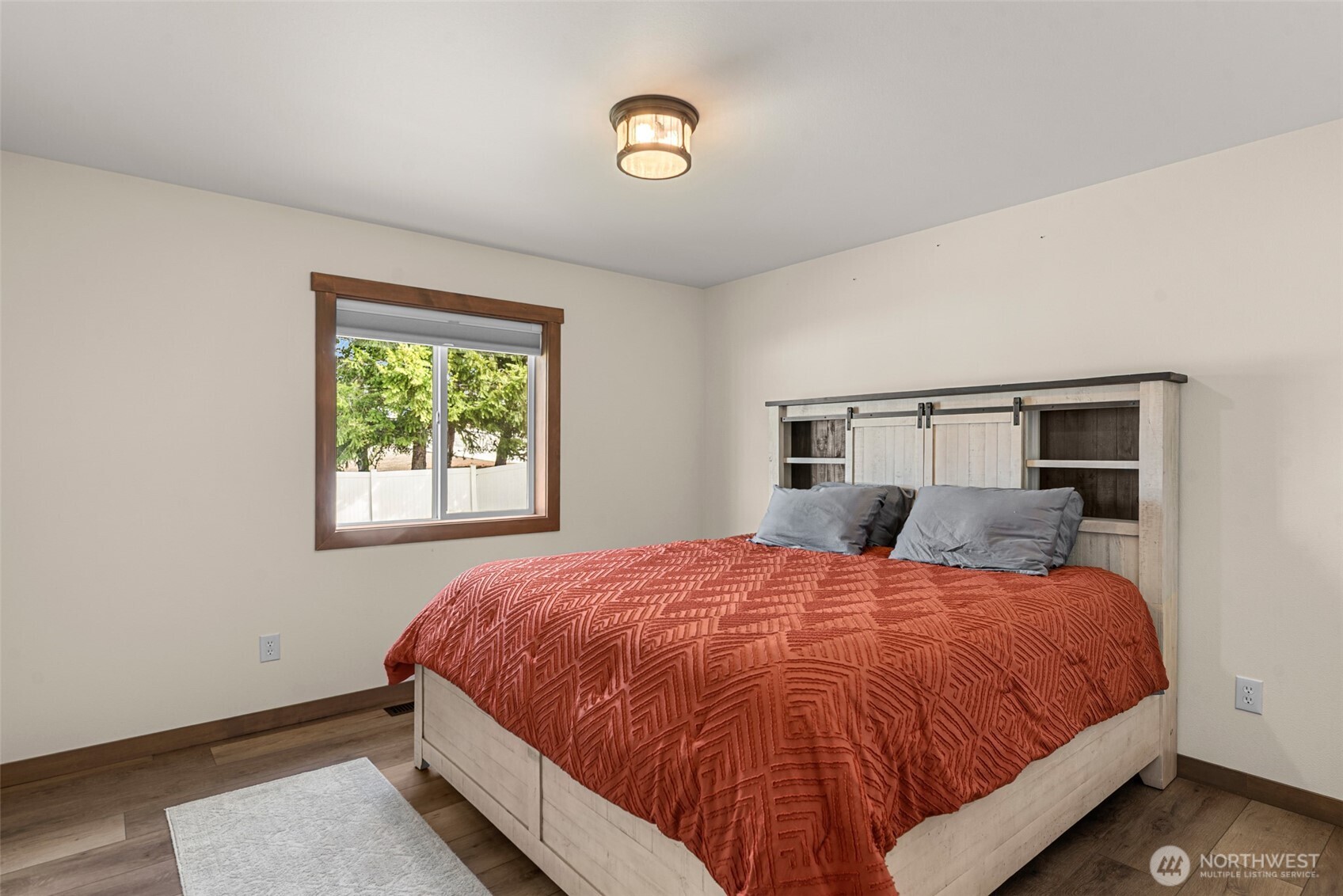 1989 4th St SE , East Wenatchee, WA 98802