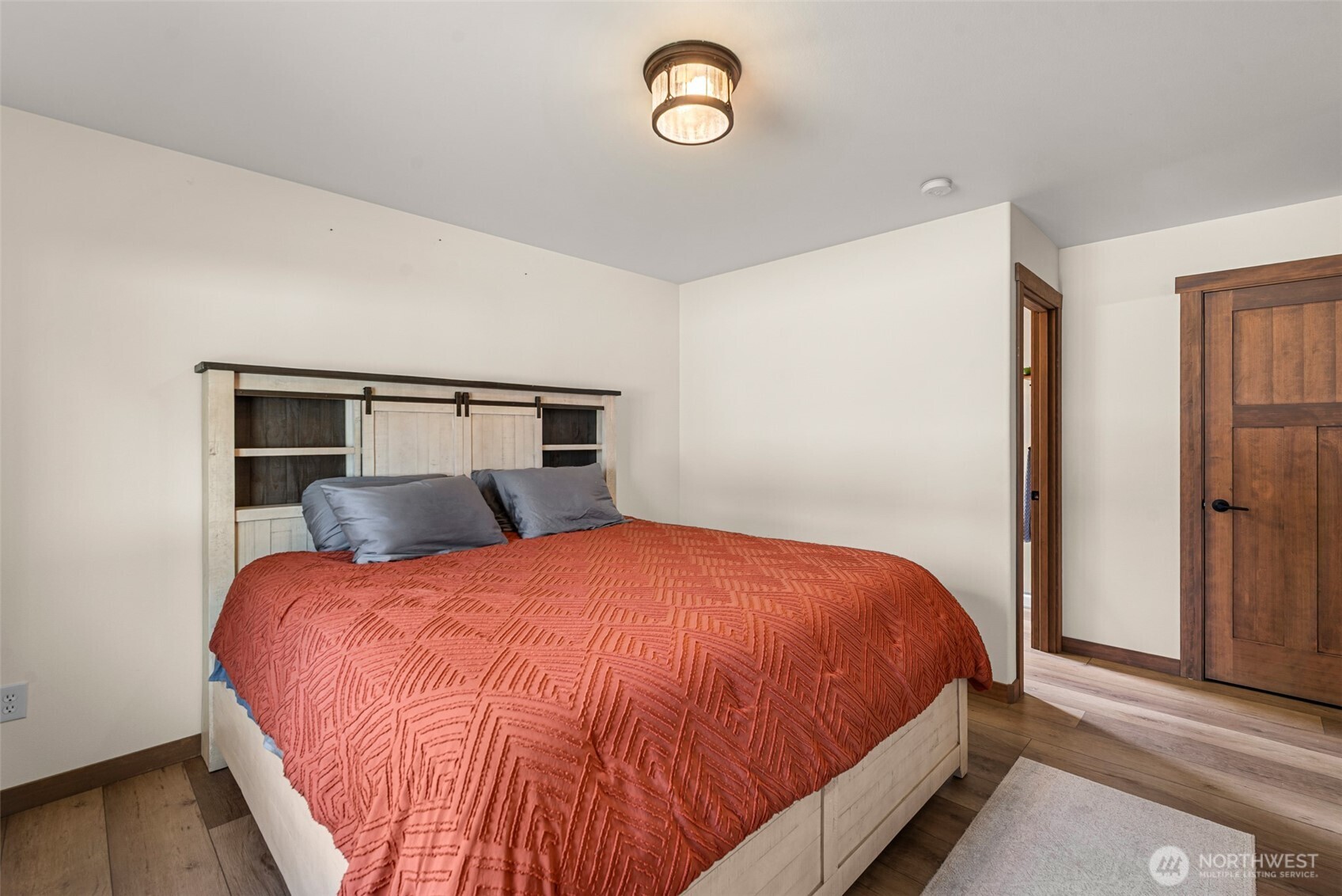 1989 4th St SE , East Wenatchee, WA 98802