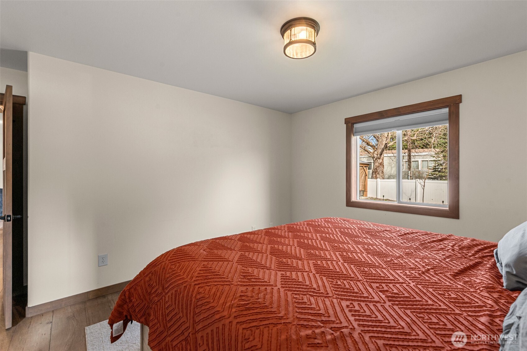 1989 4th St SE , East Wenatchee, WA 98802