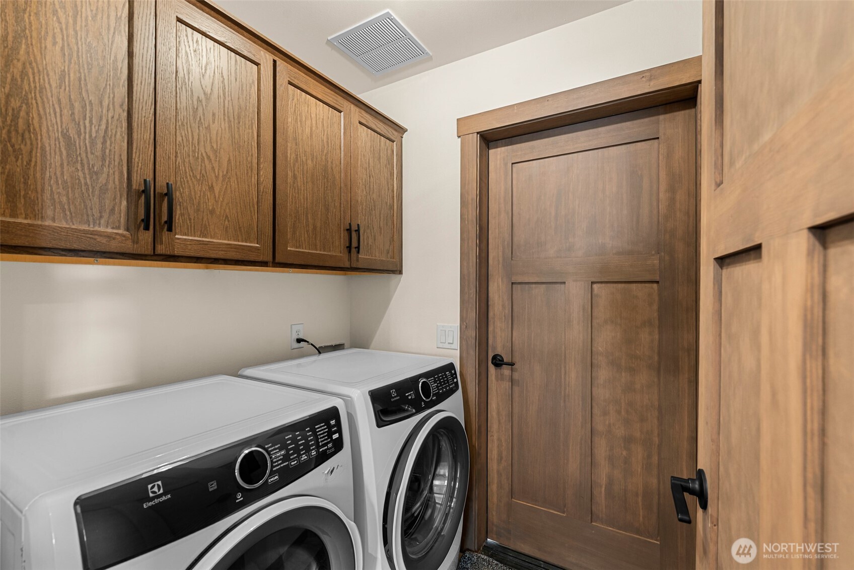 1989 4th St SE , East Wenatchee, WA 98802