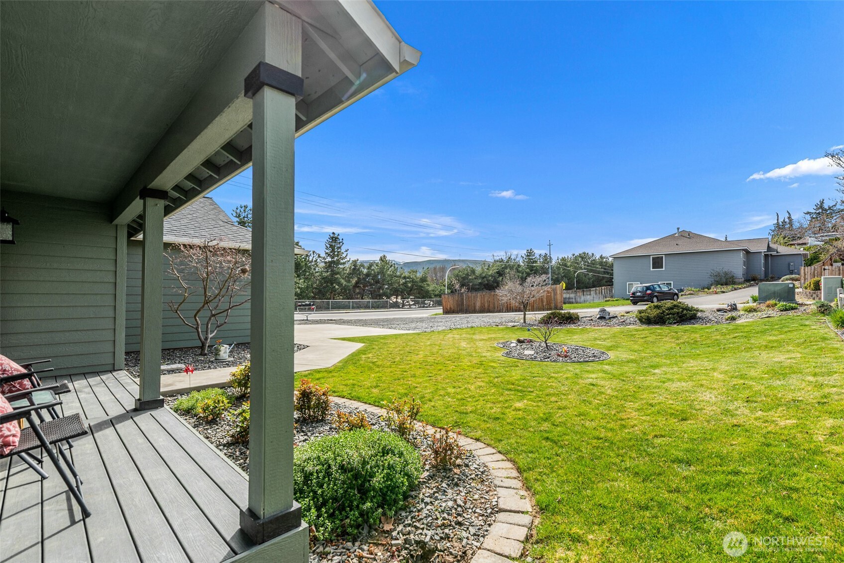 1989 4th St SE , East Wenatchee, WA 98802