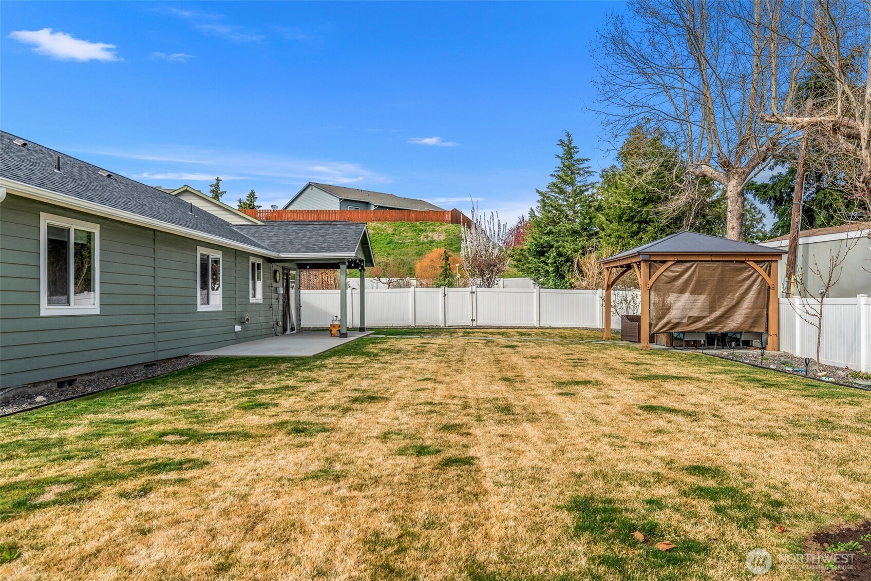 1989 4th St SE , East Wenatchee, WA 98802