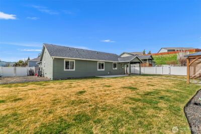 1989 4th St SE , East Wenatchee, WA 98802 - Photo 33