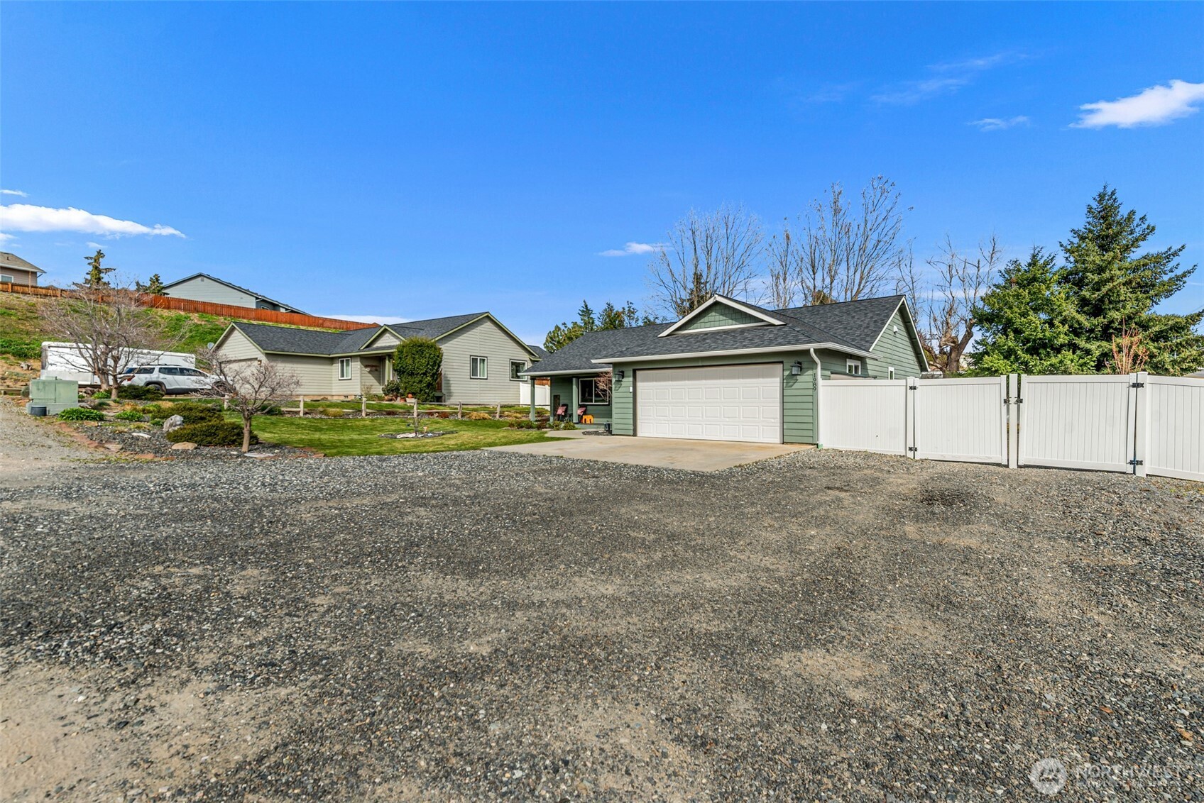 1989 4th St SE , East Wenatchee, WA 98802