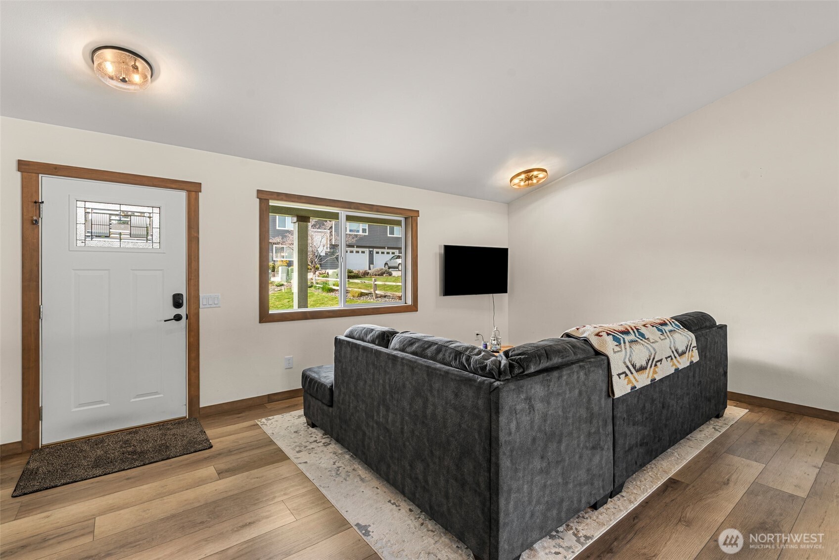 1989 4th St SE , East Wenatchee, WA 98802