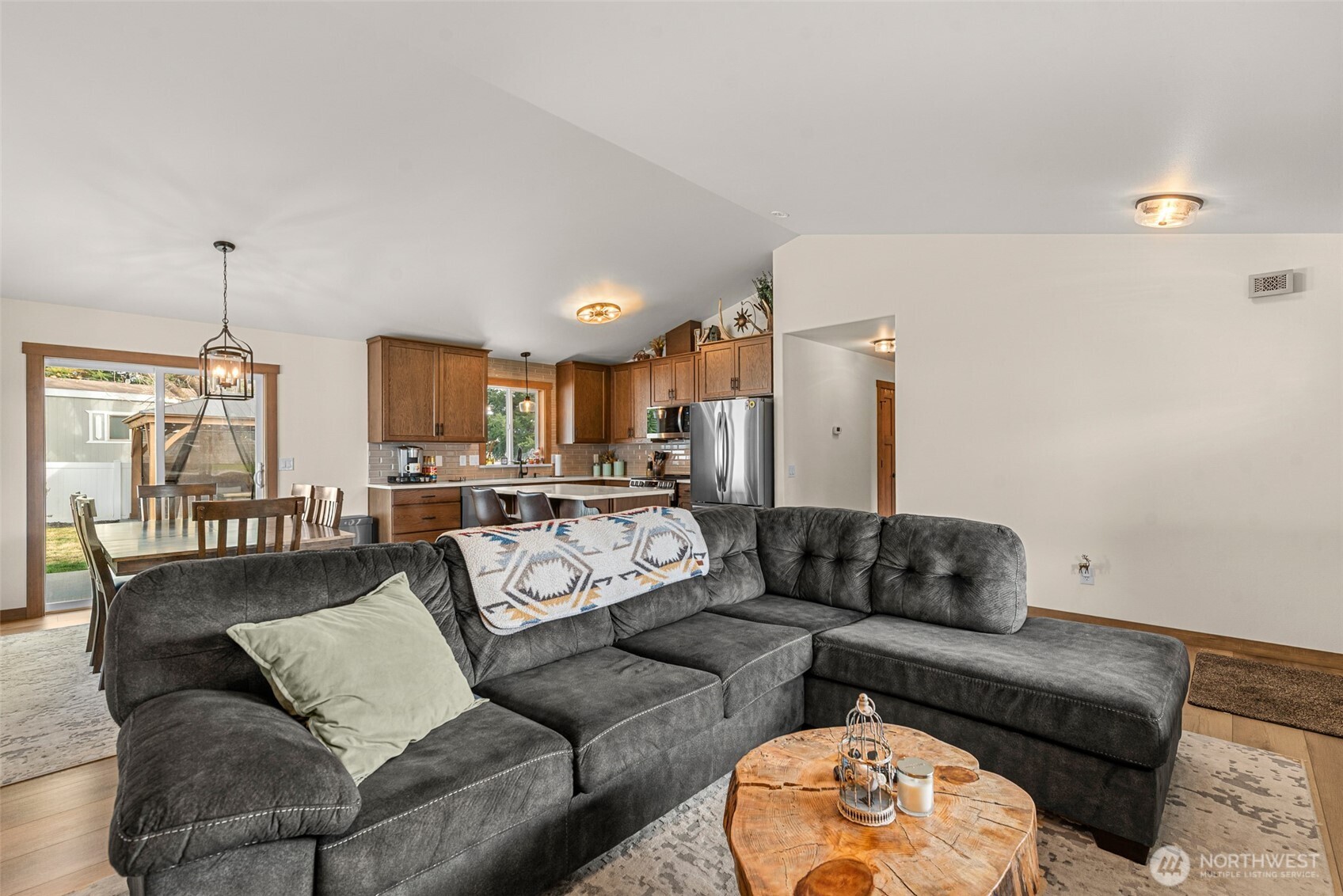 1989 4th St SE , East Wenatchee, WA 98802