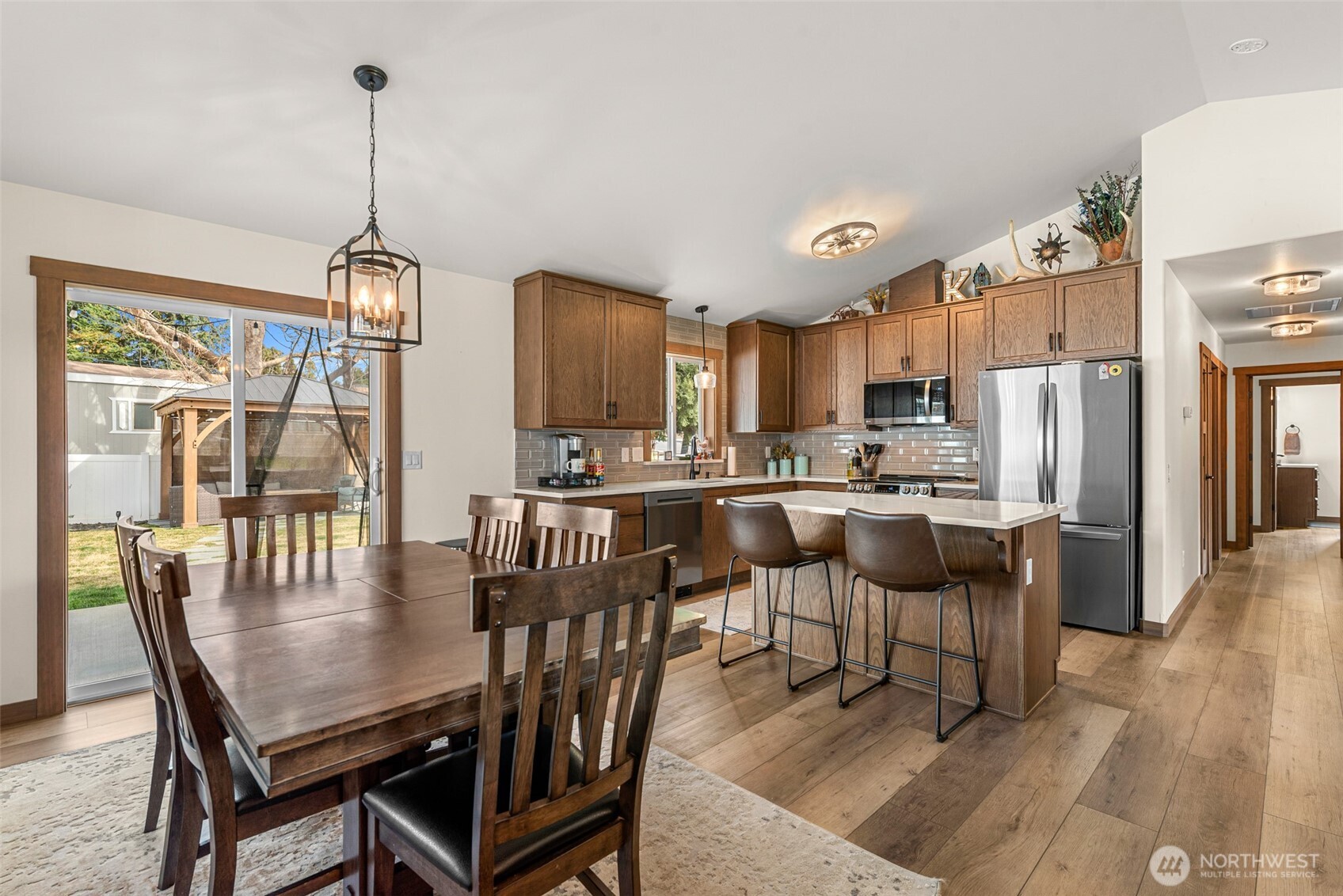 1989 4th St SE , East Wenatchee, WA 98802