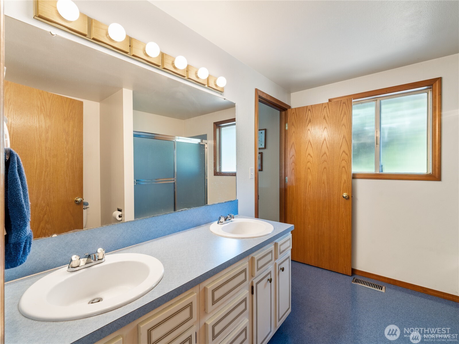 1205 S Walnut Street , Burlington, WA 98233