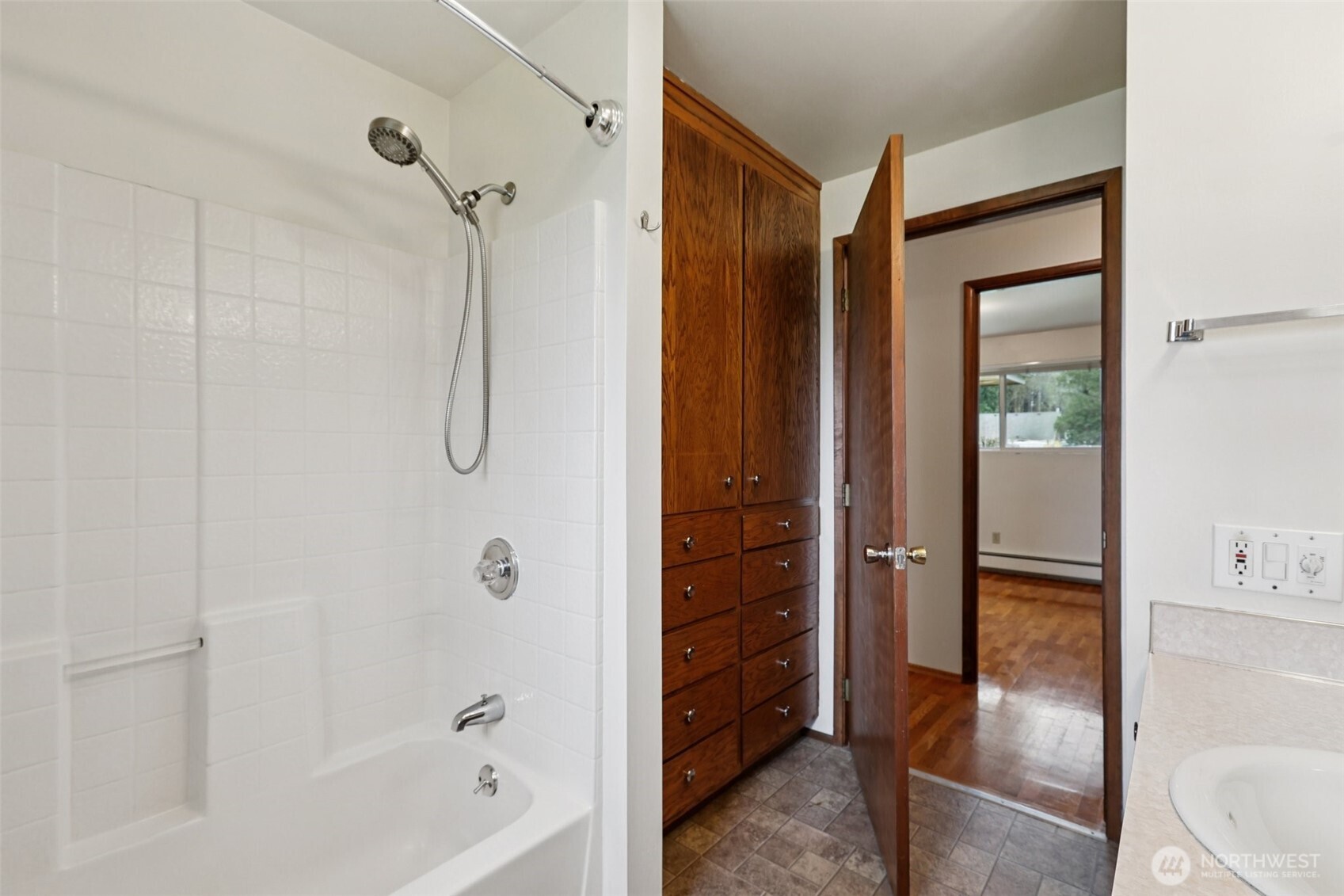 430 SE Andrews Street , Issaquah, WA 98027