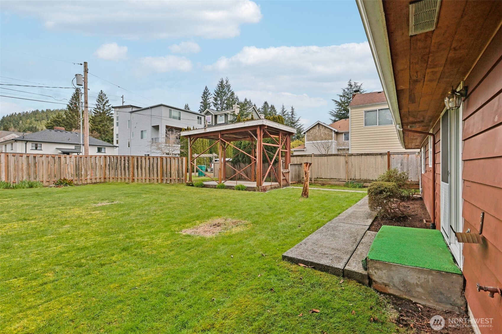 430 SE Andrews Street , Issaquah, WA 98027