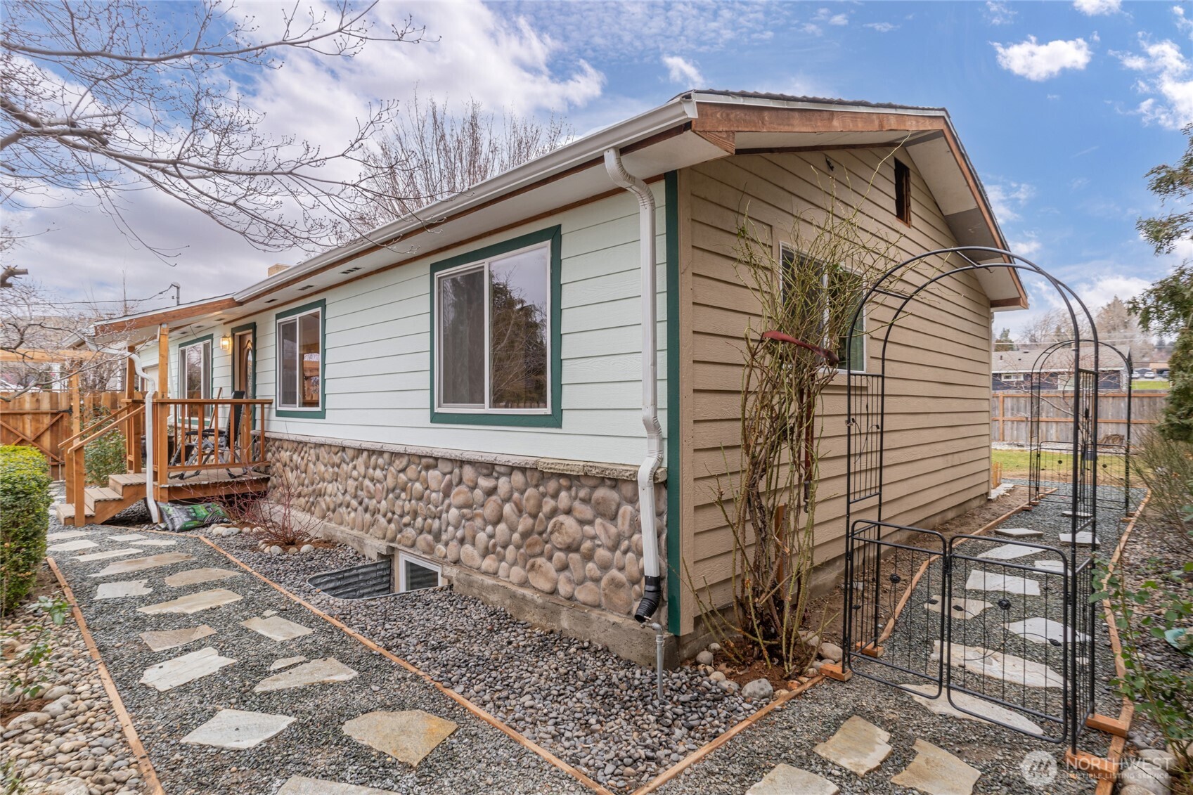 785 N Jerome Lane , East Wenatchee, WA 98802