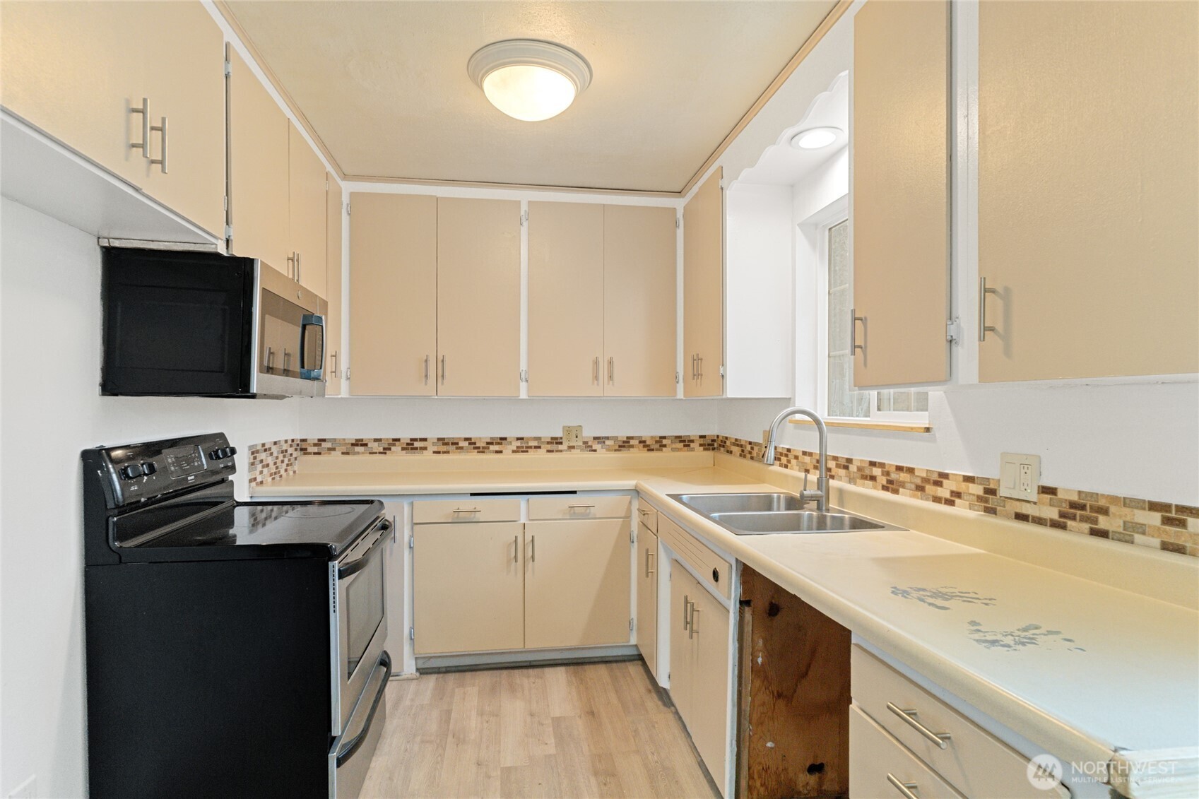 785 N Jerome Lane , East Wenatchee, WA 98802