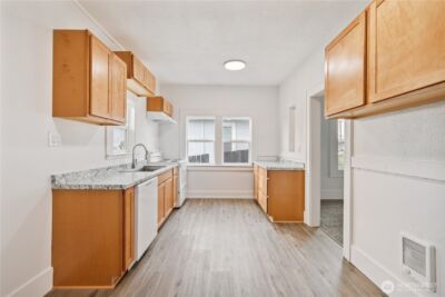 320 23rd Avenue , Longview, WA 98632 - Photo 7