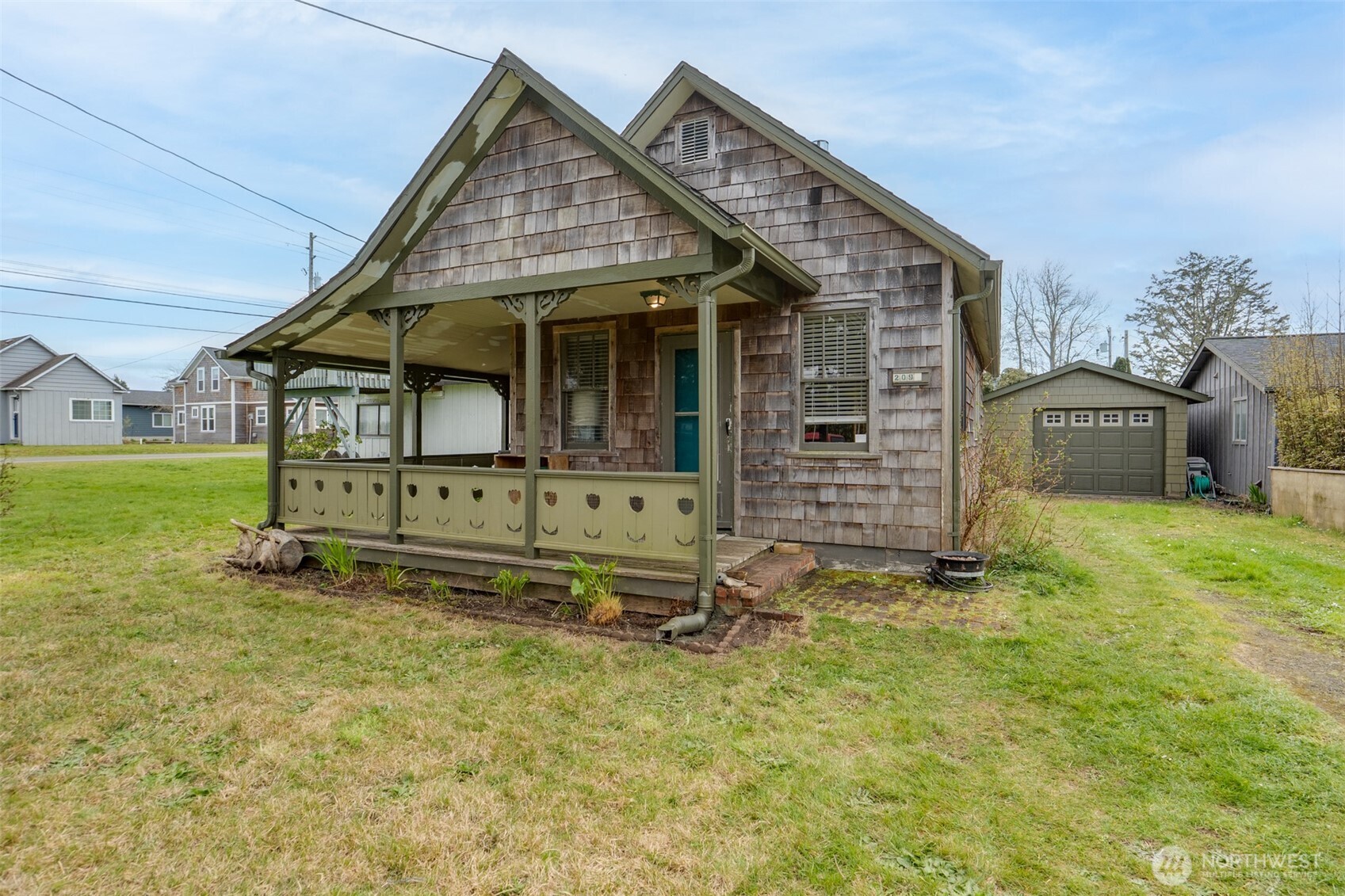 209 5th Street NE, Long Beach, WA 98631