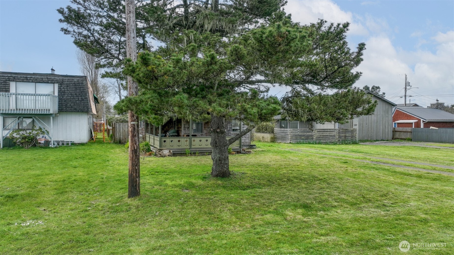 209 5th Street NE, Long Beach, WA 98631