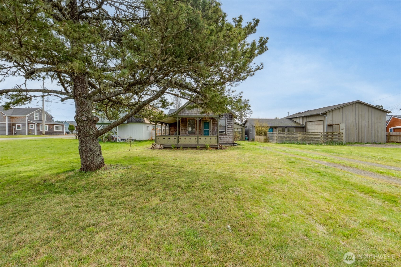 209 5th Street NE, Long Beach, WA 98631