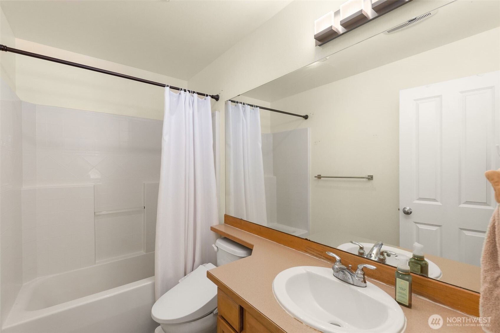 6895 Holly Park Drive S, Seattle, WA 98118