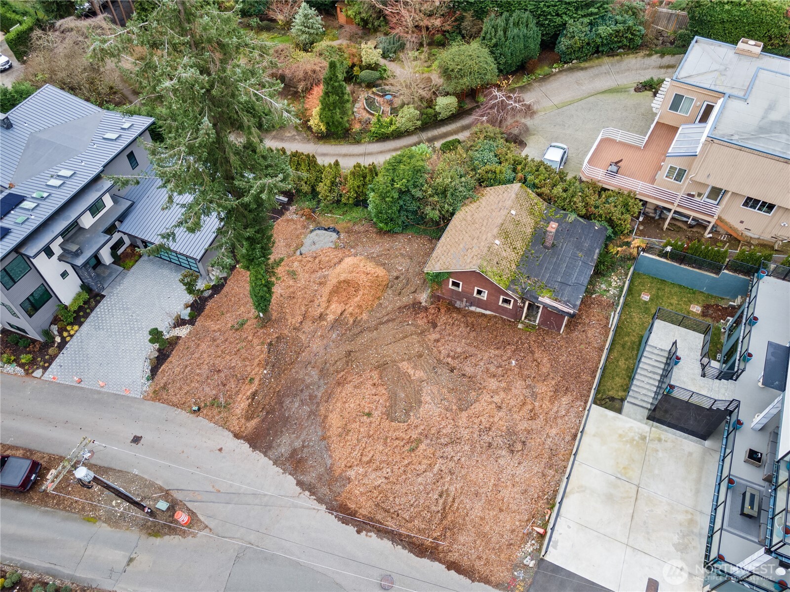 8329 NE Juanita Drive , Kirkland, WA 98034