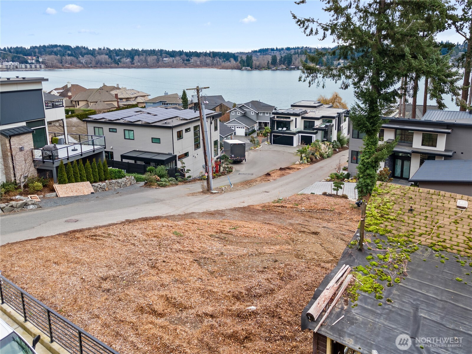 8329 NE Juanita Drive , Kirkland, WA 98034
